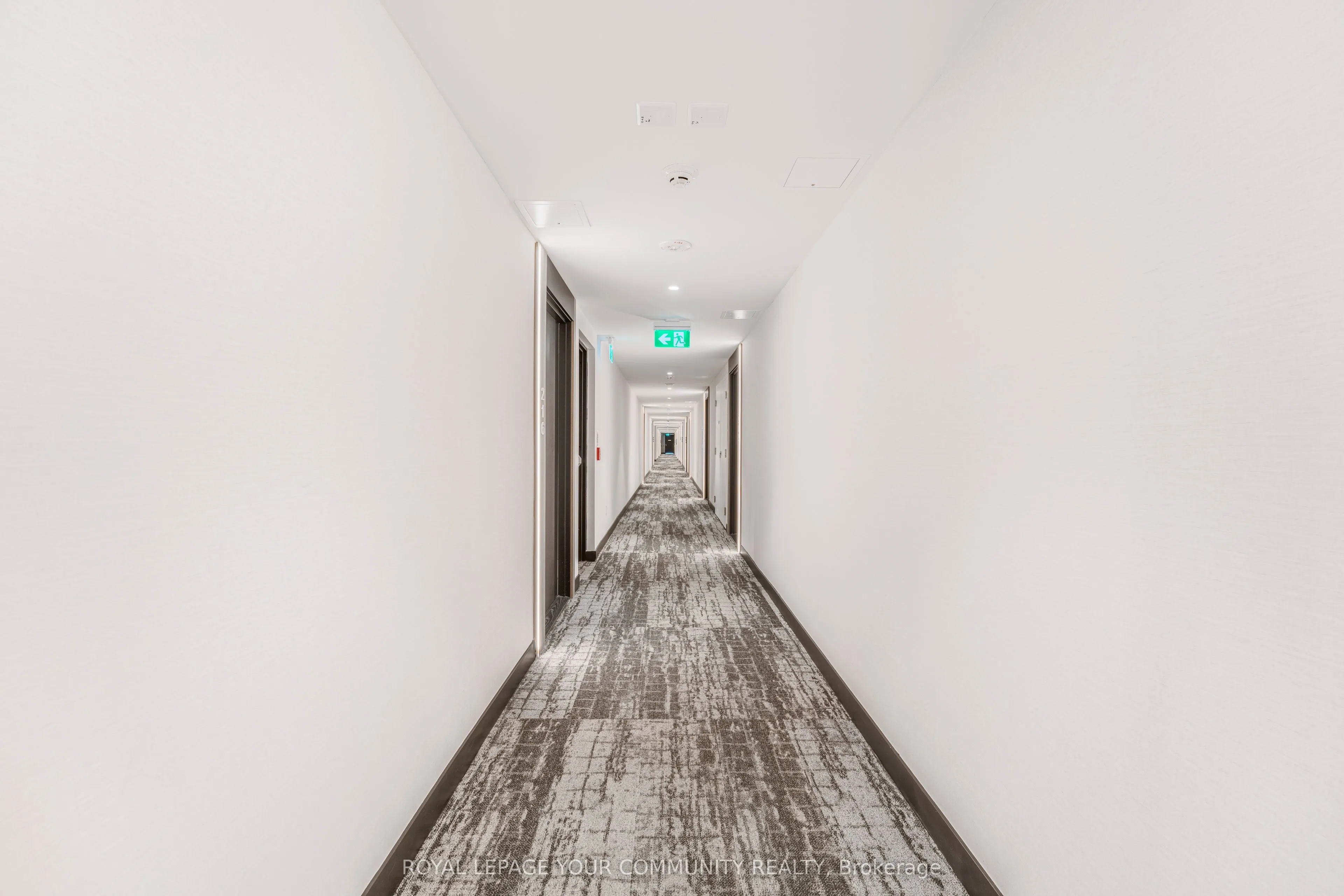215 Lakeshore Road W, #15