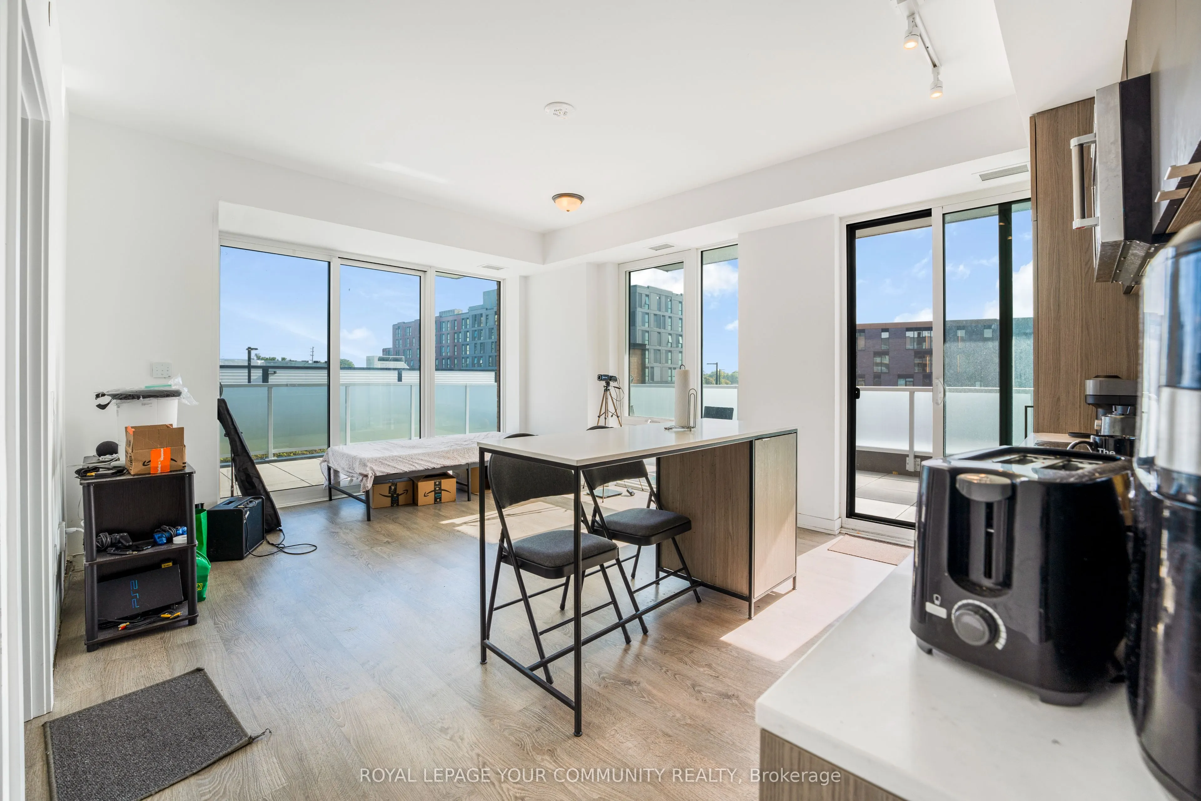 215 Lakeshore Road W, #15