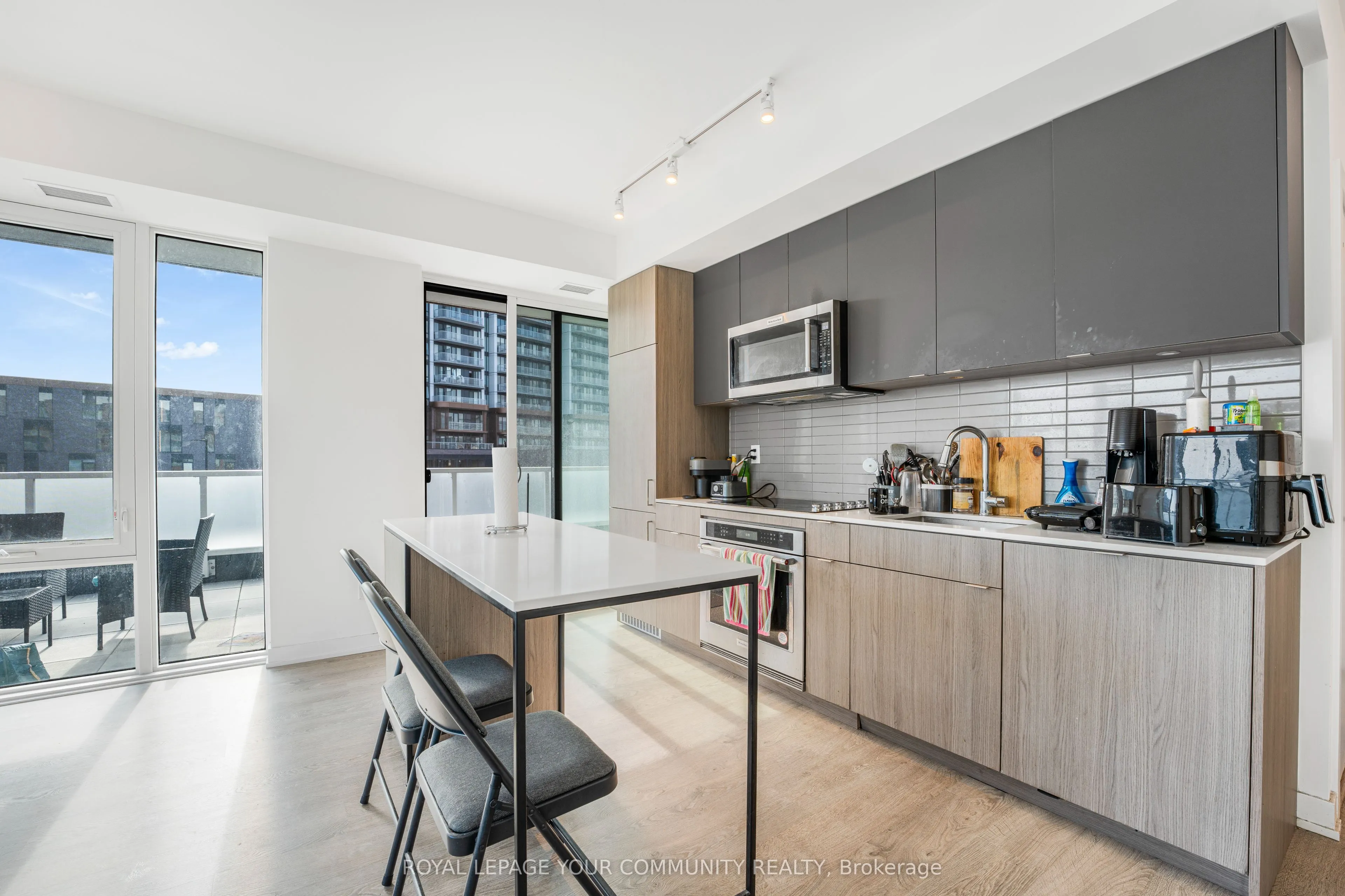 215 Lakeshore Road W, #15