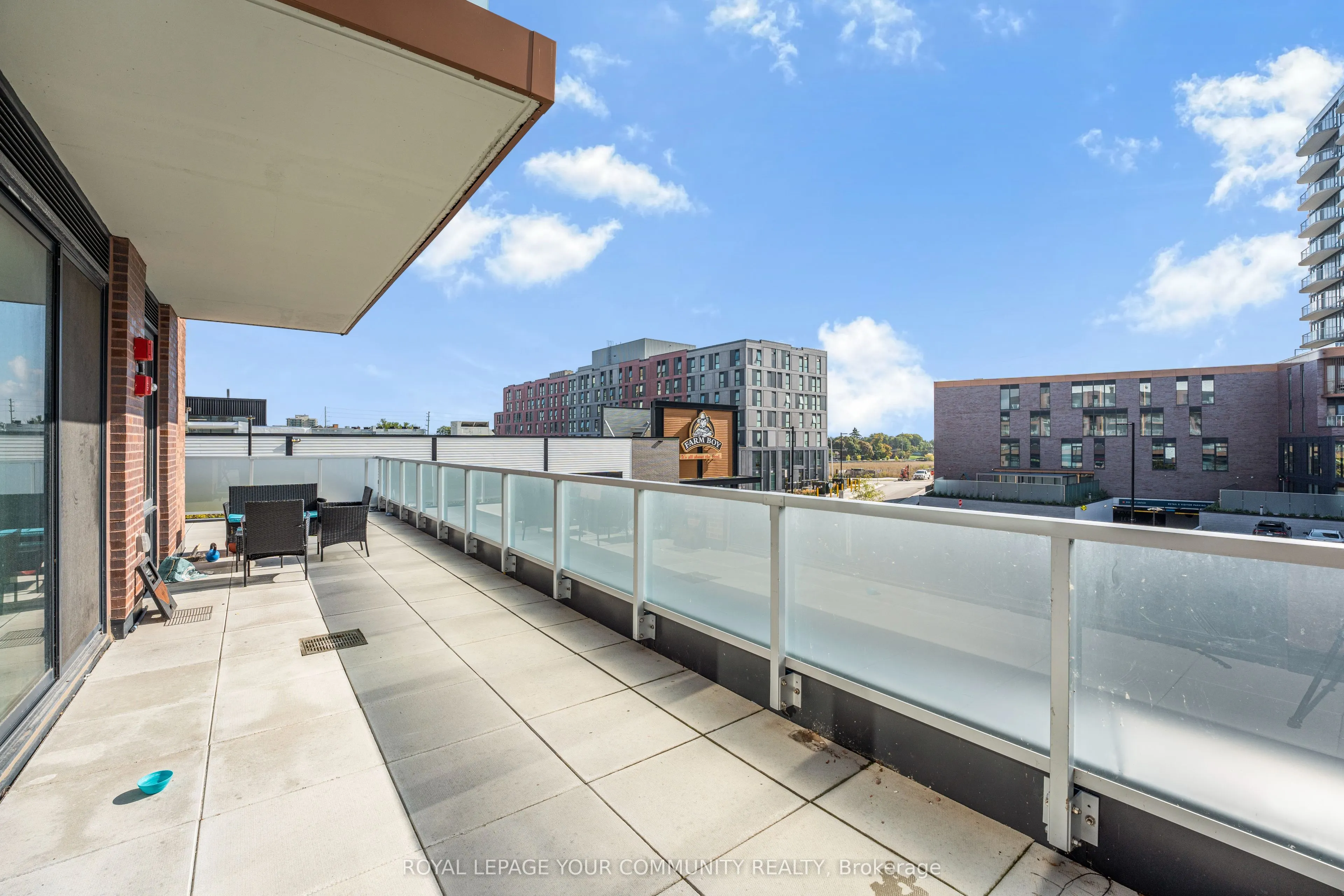 215 Lakeshore Road W, #15