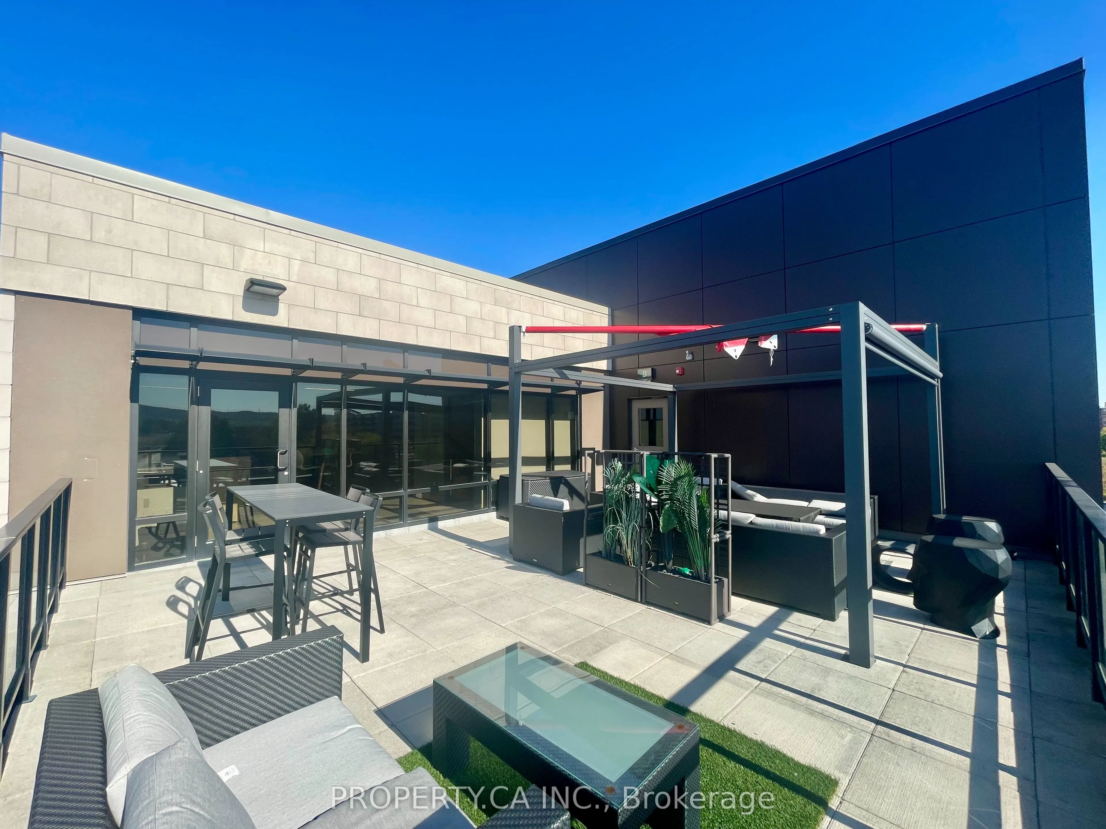 10 Bronte Street S, #403