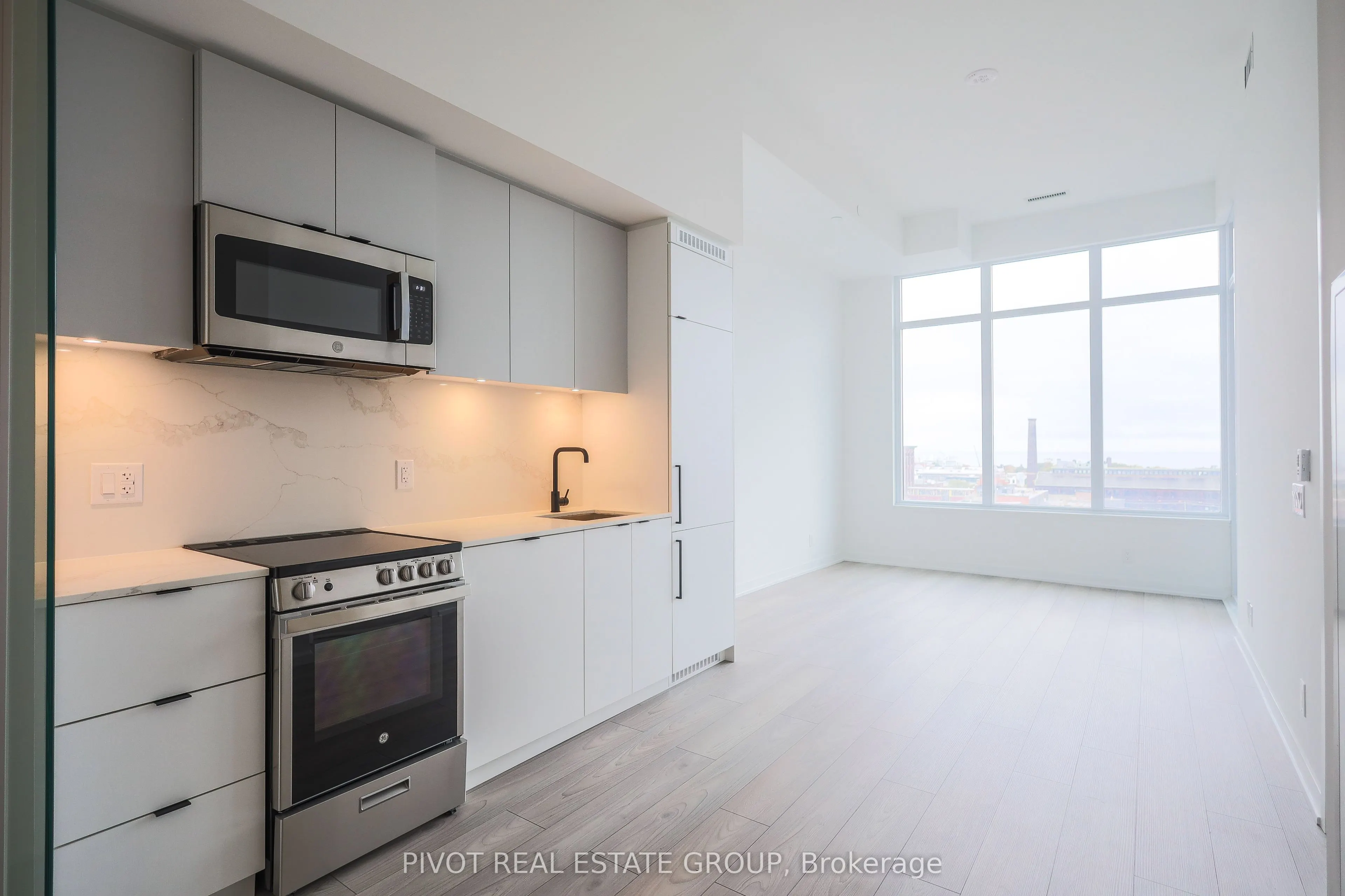 285 Dufferin Street, #715