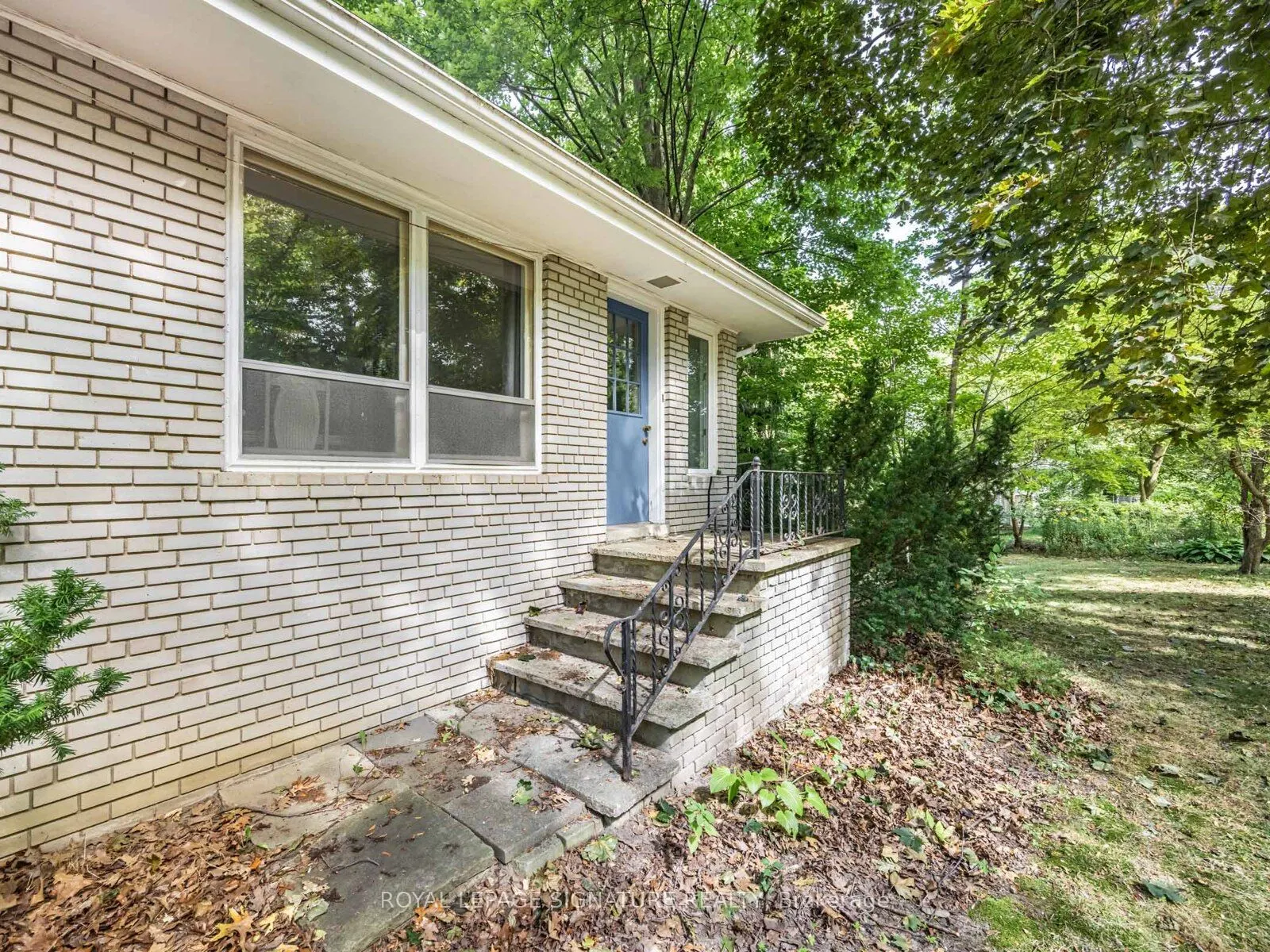 1447 Merrow Road