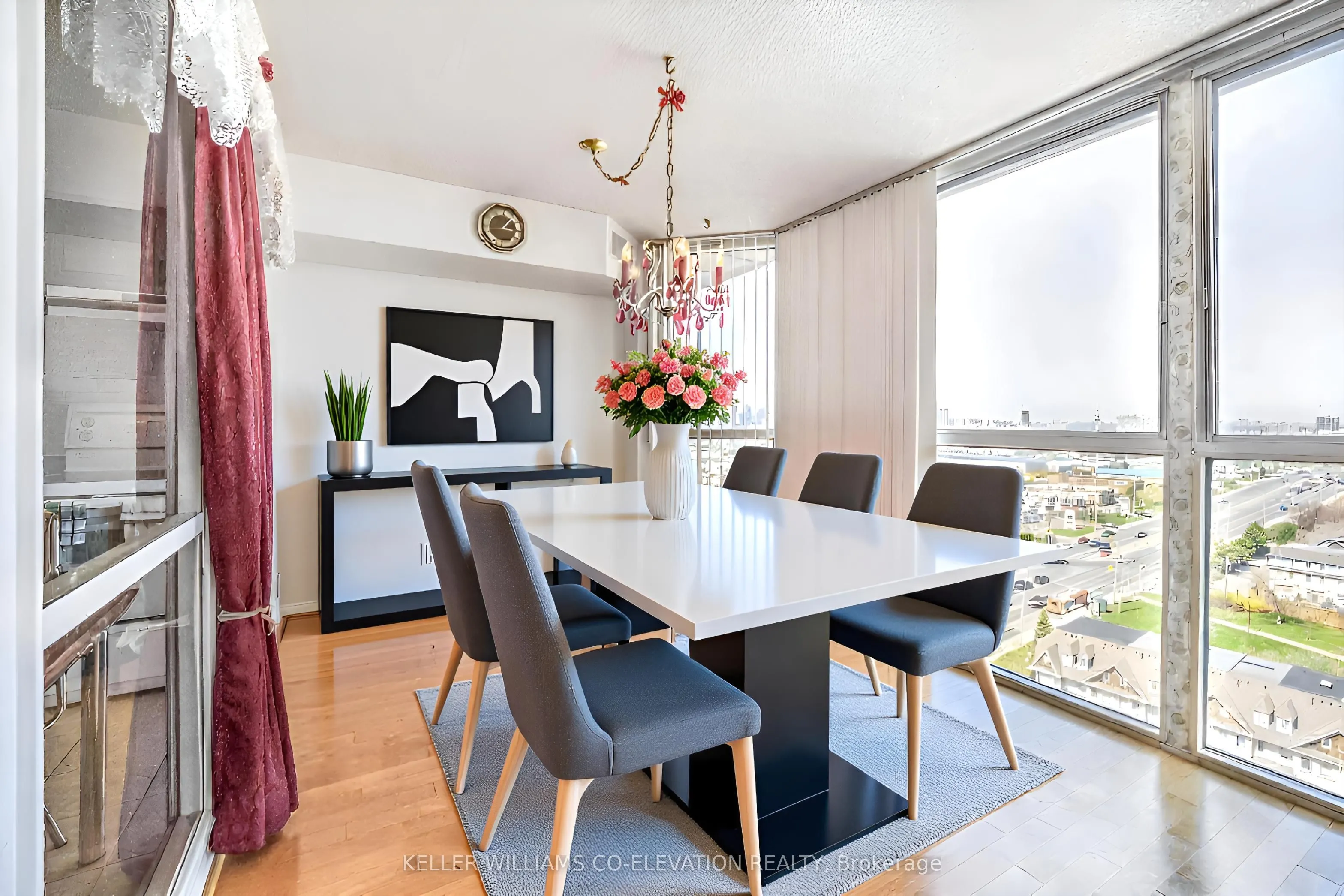 880 Dundas Street W, #1604