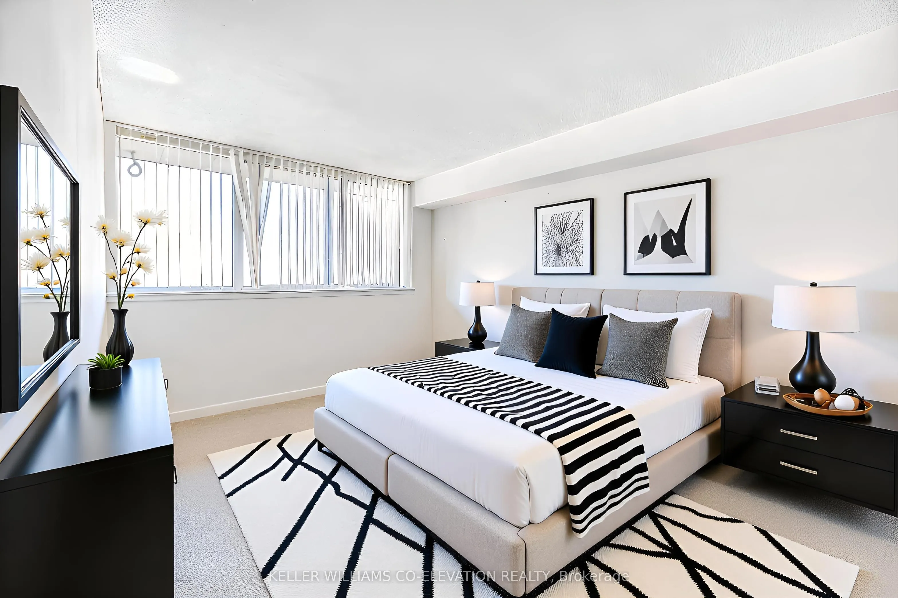 880 Dundas Street W, #1604