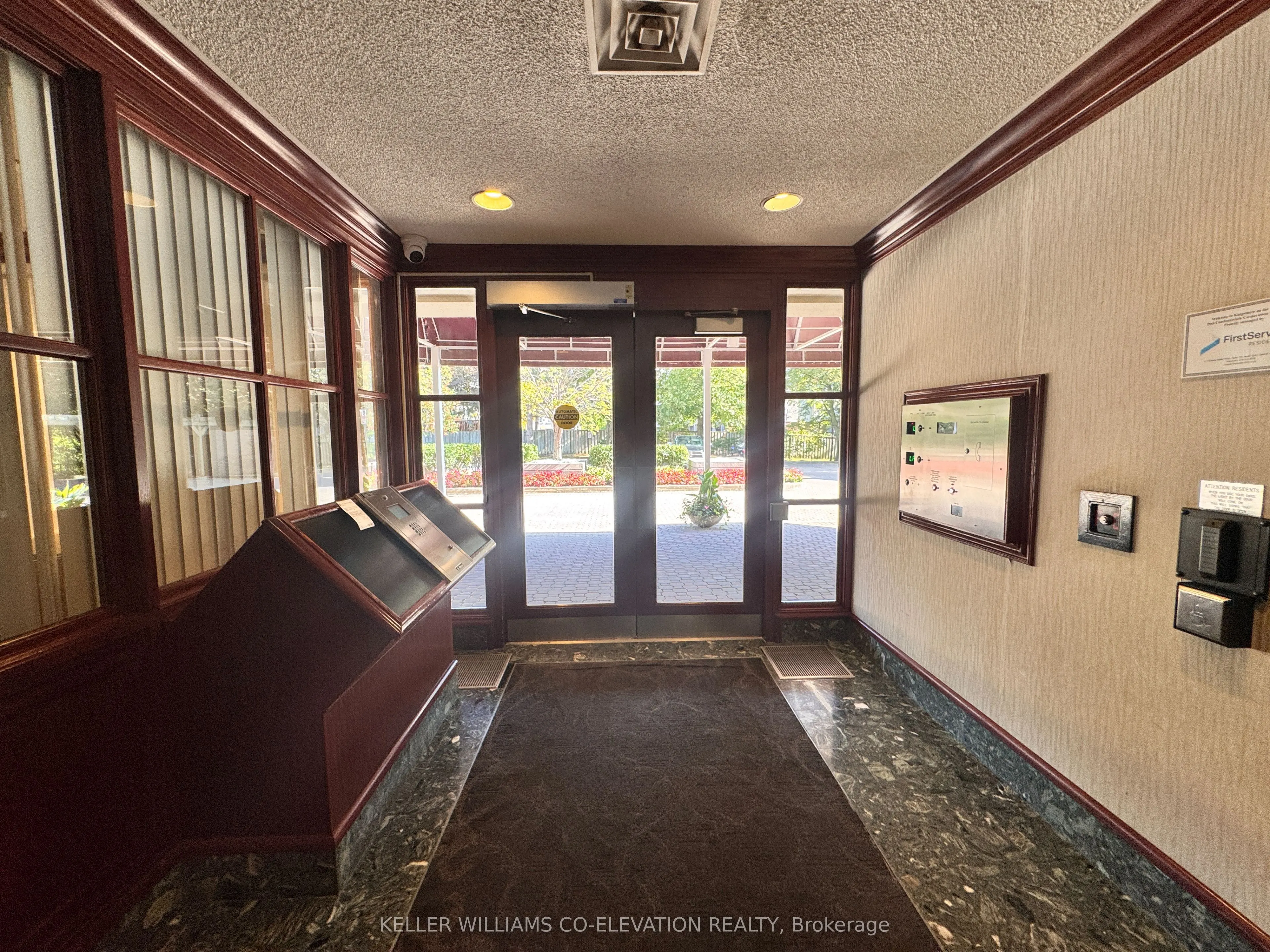 880 Dundas Street W, #1604