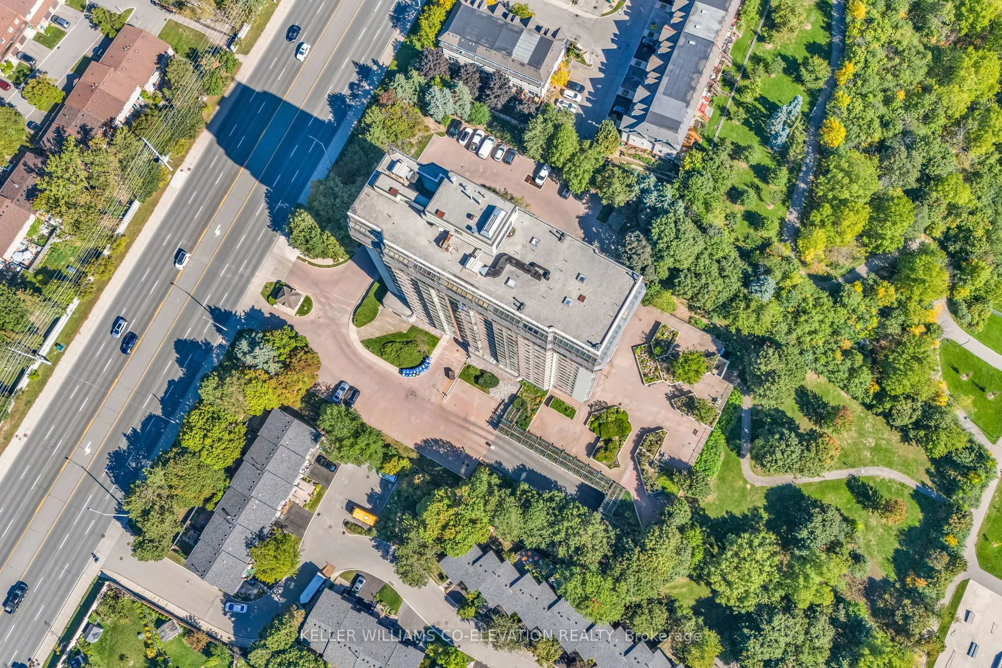 880 Dundas Street W, #1604