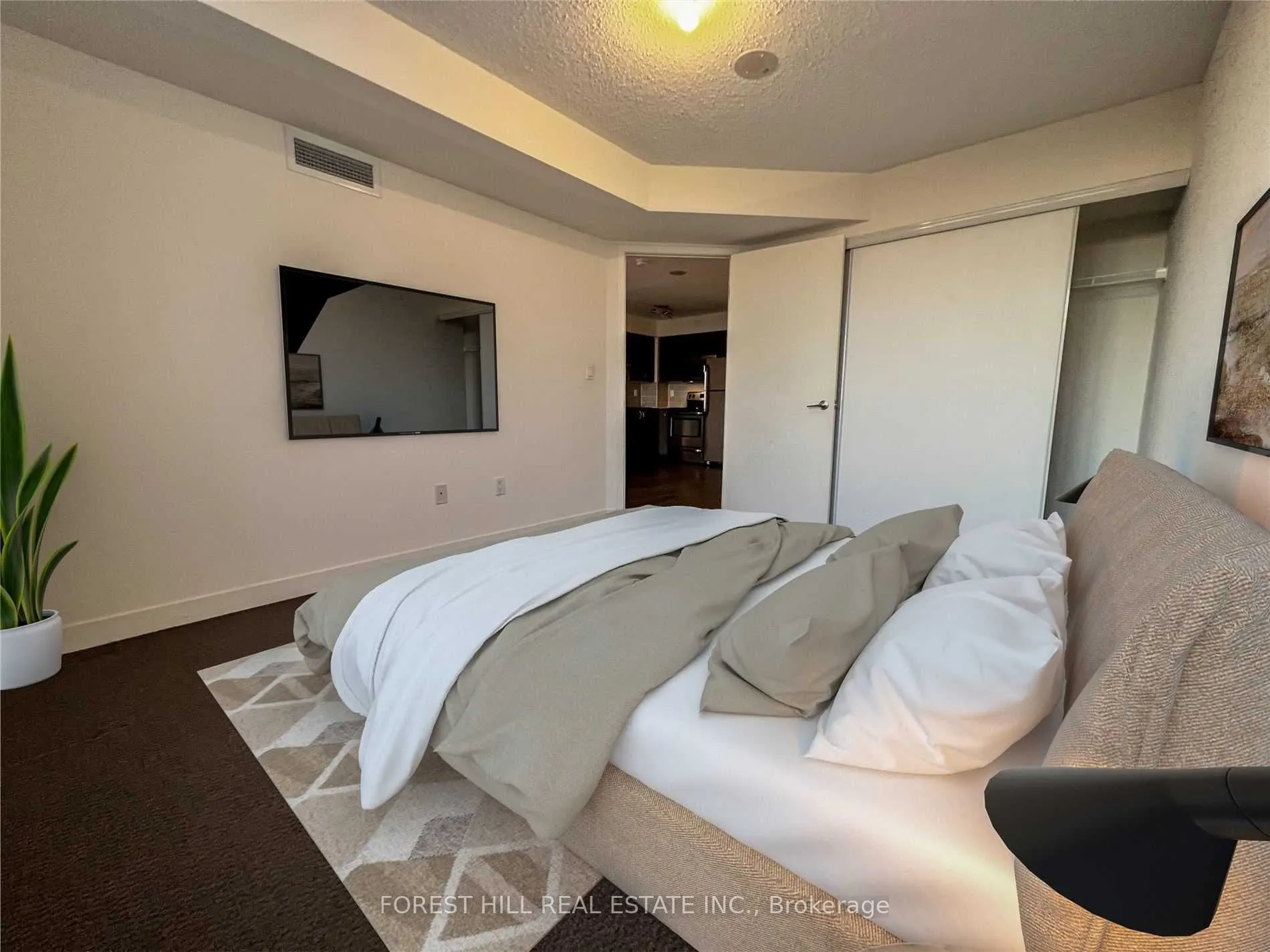 812 Lansdowne Avenue, #808