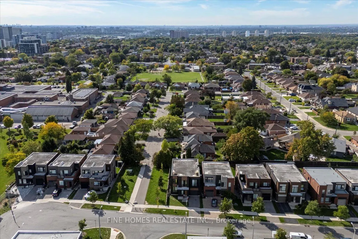18 STANLEY GREENE Boulevard