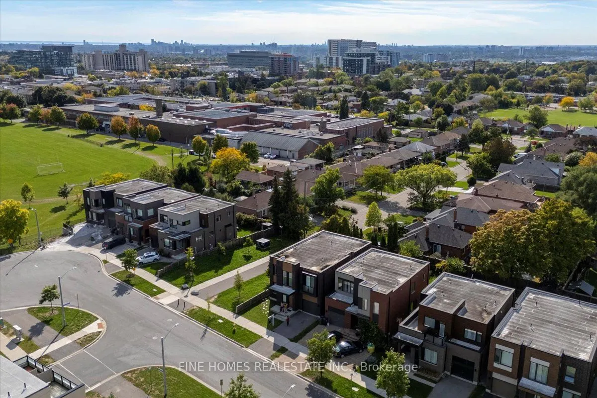 18 STANLEY GREENE Boulevard