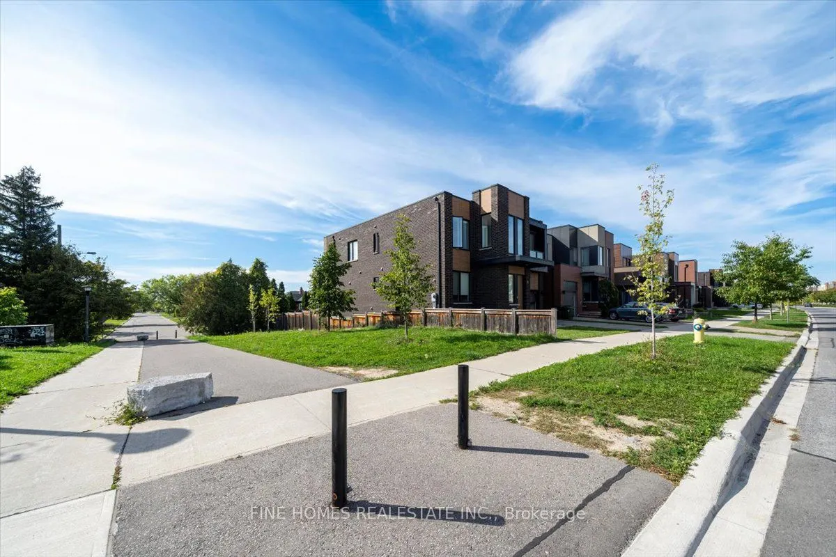 18 STANLEY GREENE Boulevard