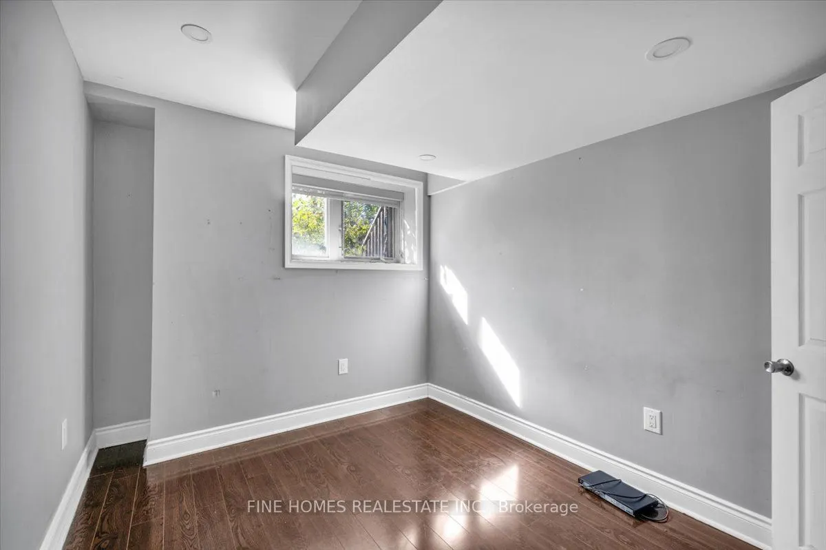18 STANLEY GREENE Boulevard