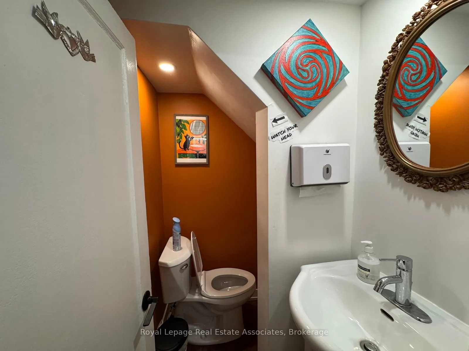 1537 Queen Street W