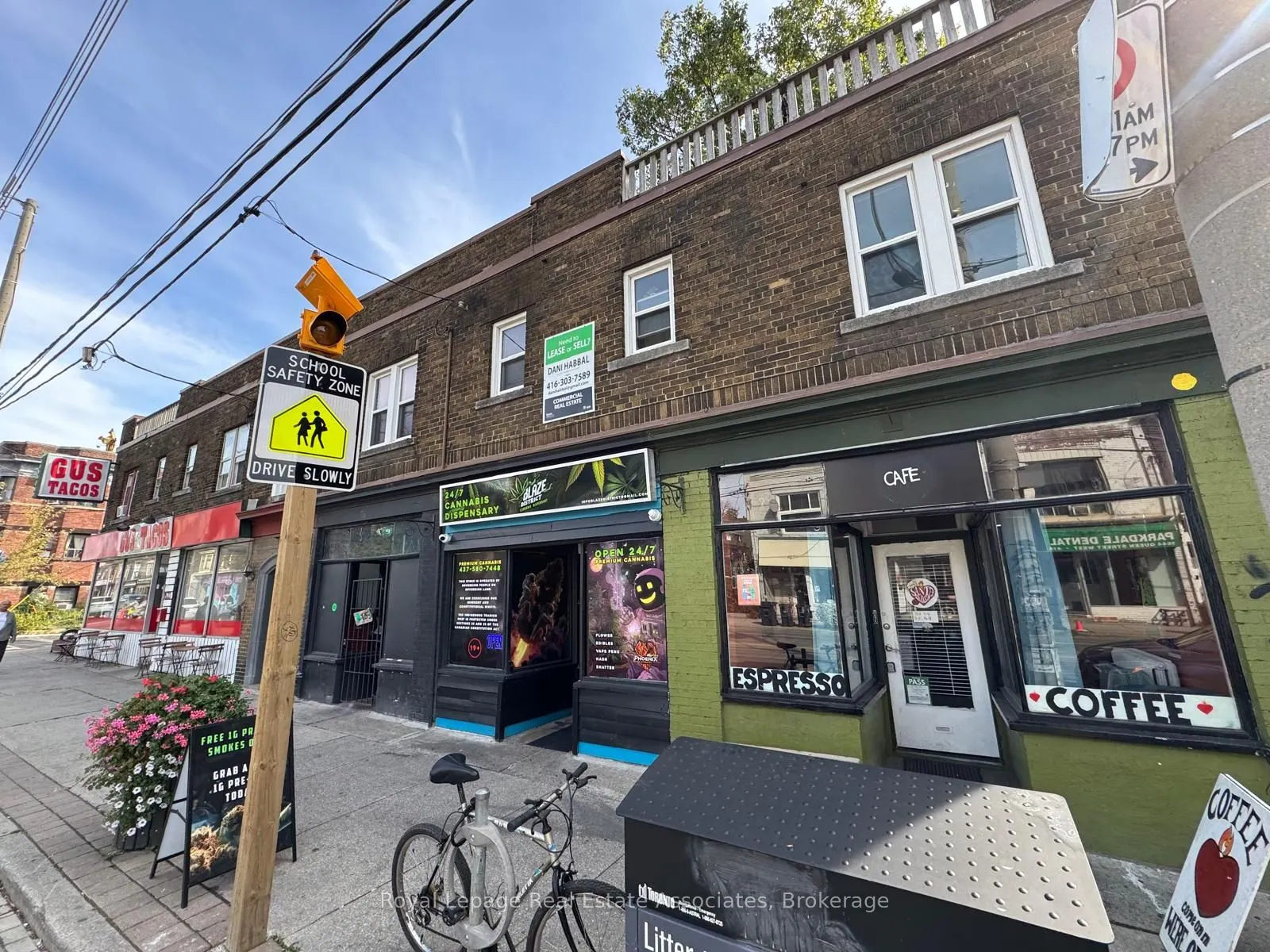 1537 Queen Street W