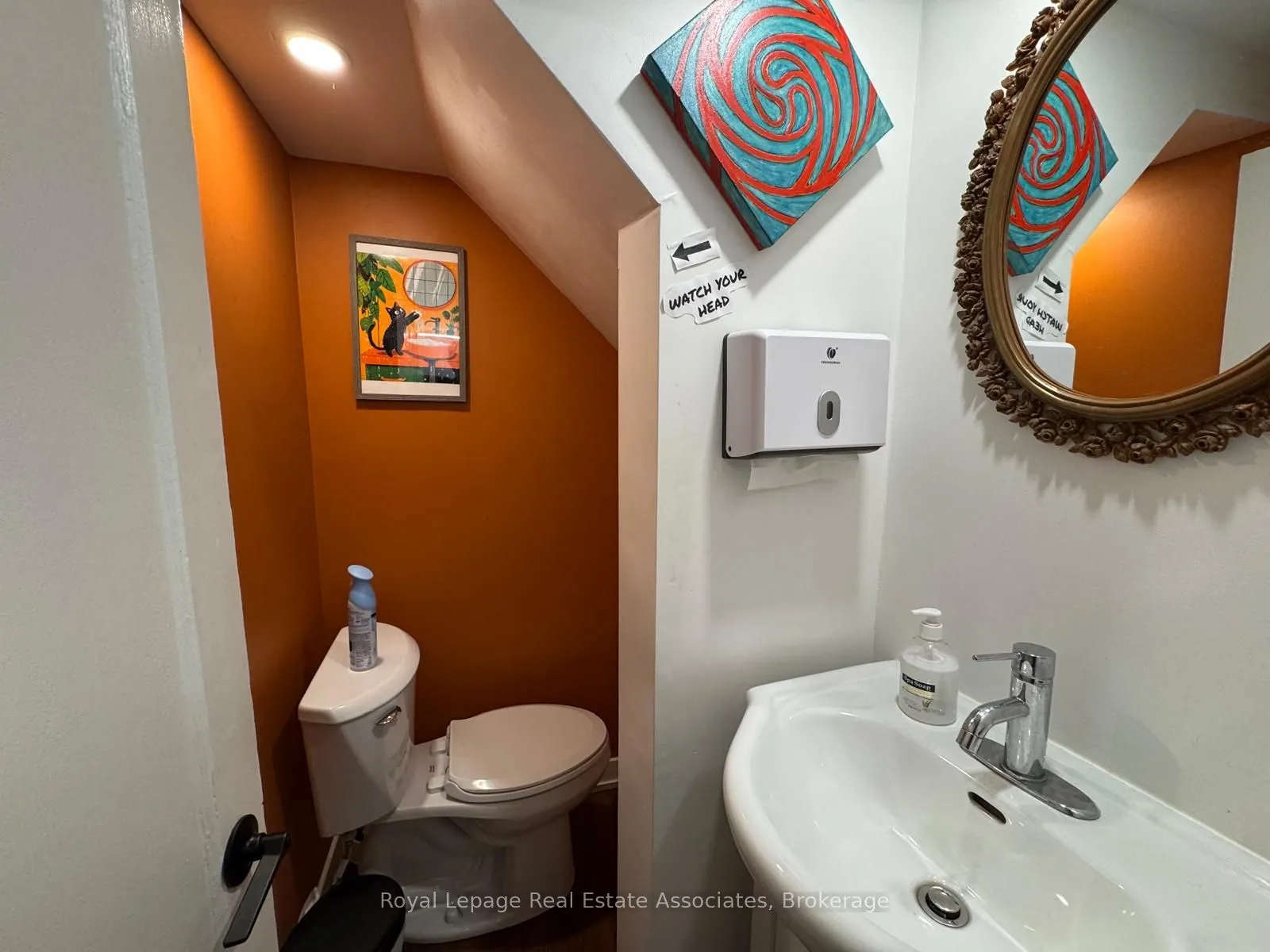 1537 Queen Street W