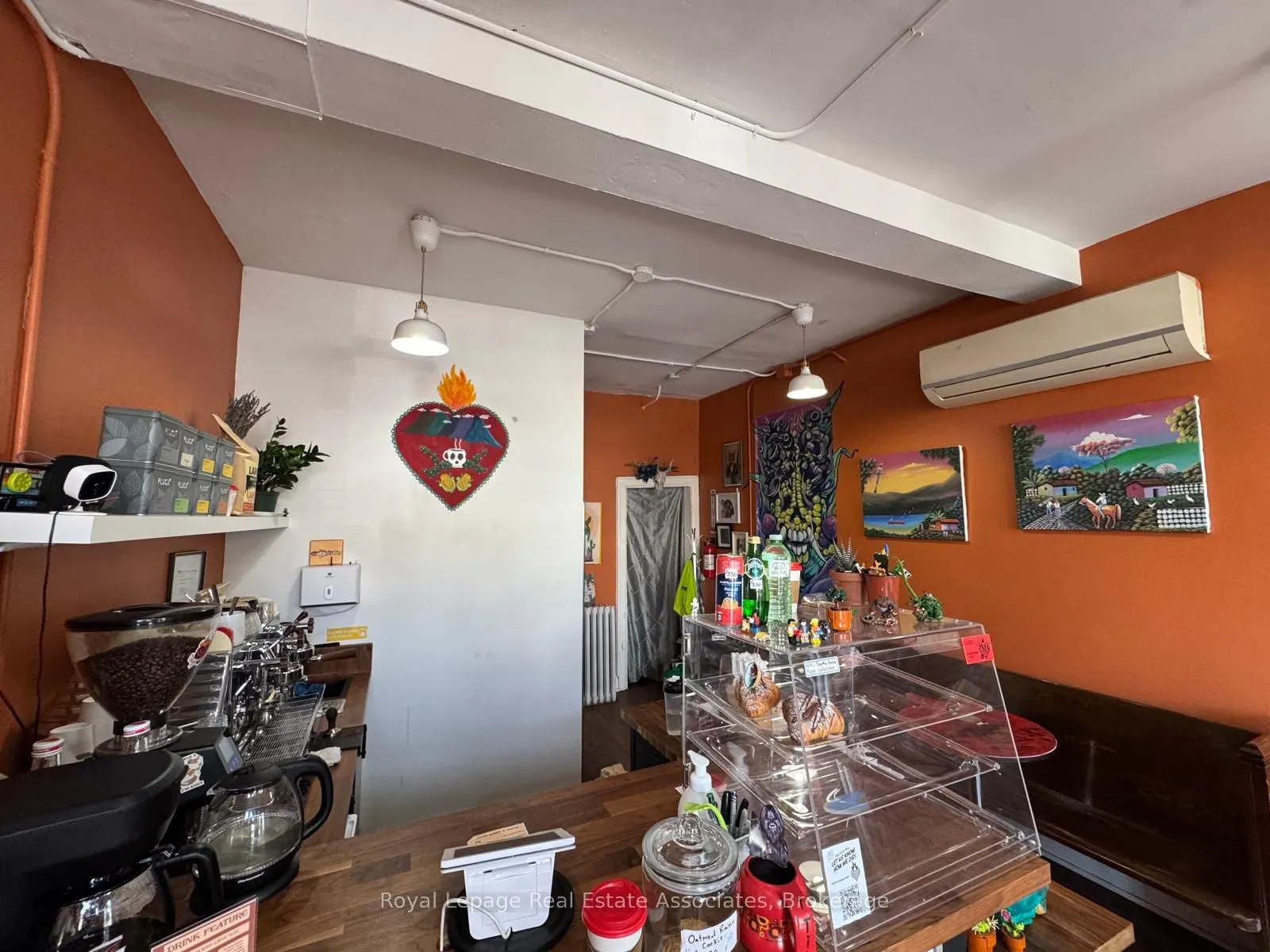 1537 Queen Street W