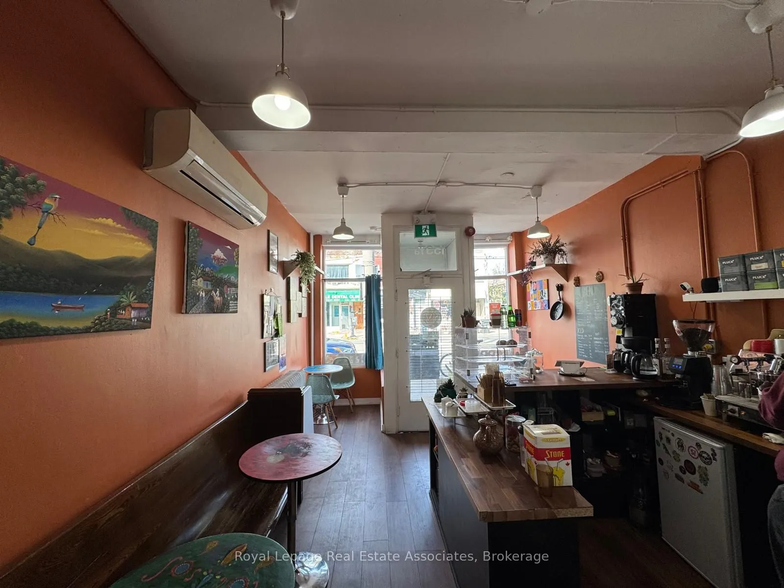 1537 Queen Street W