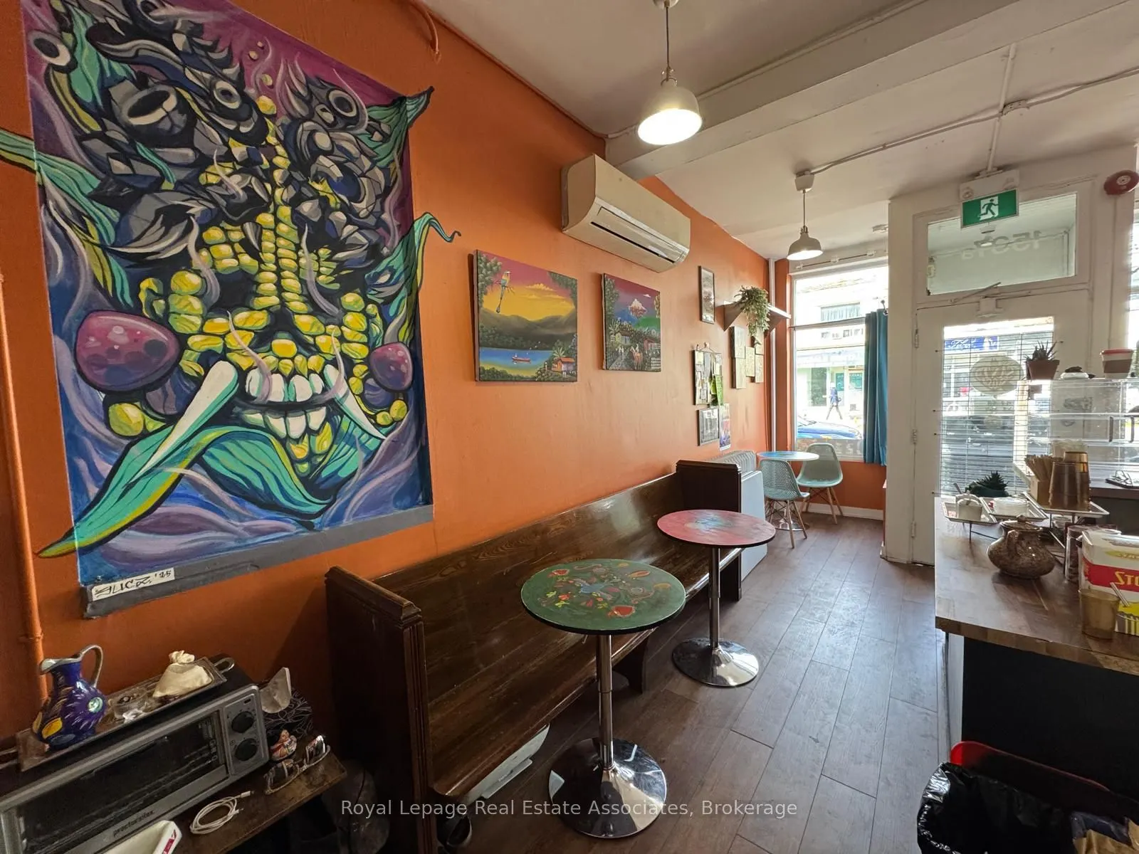 1537 Queen Street W