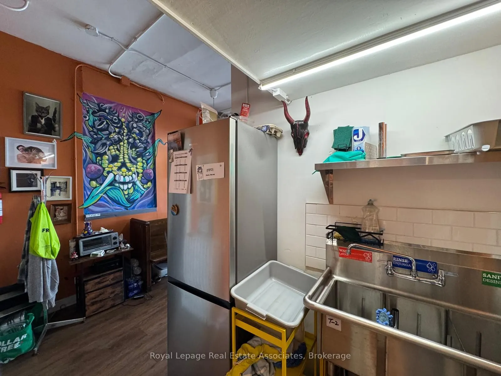 1537 Queen Street W