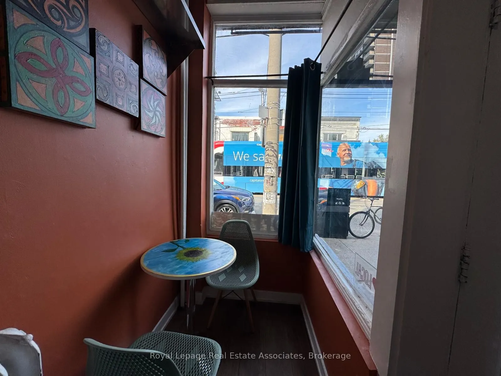 1537 Queen Street W