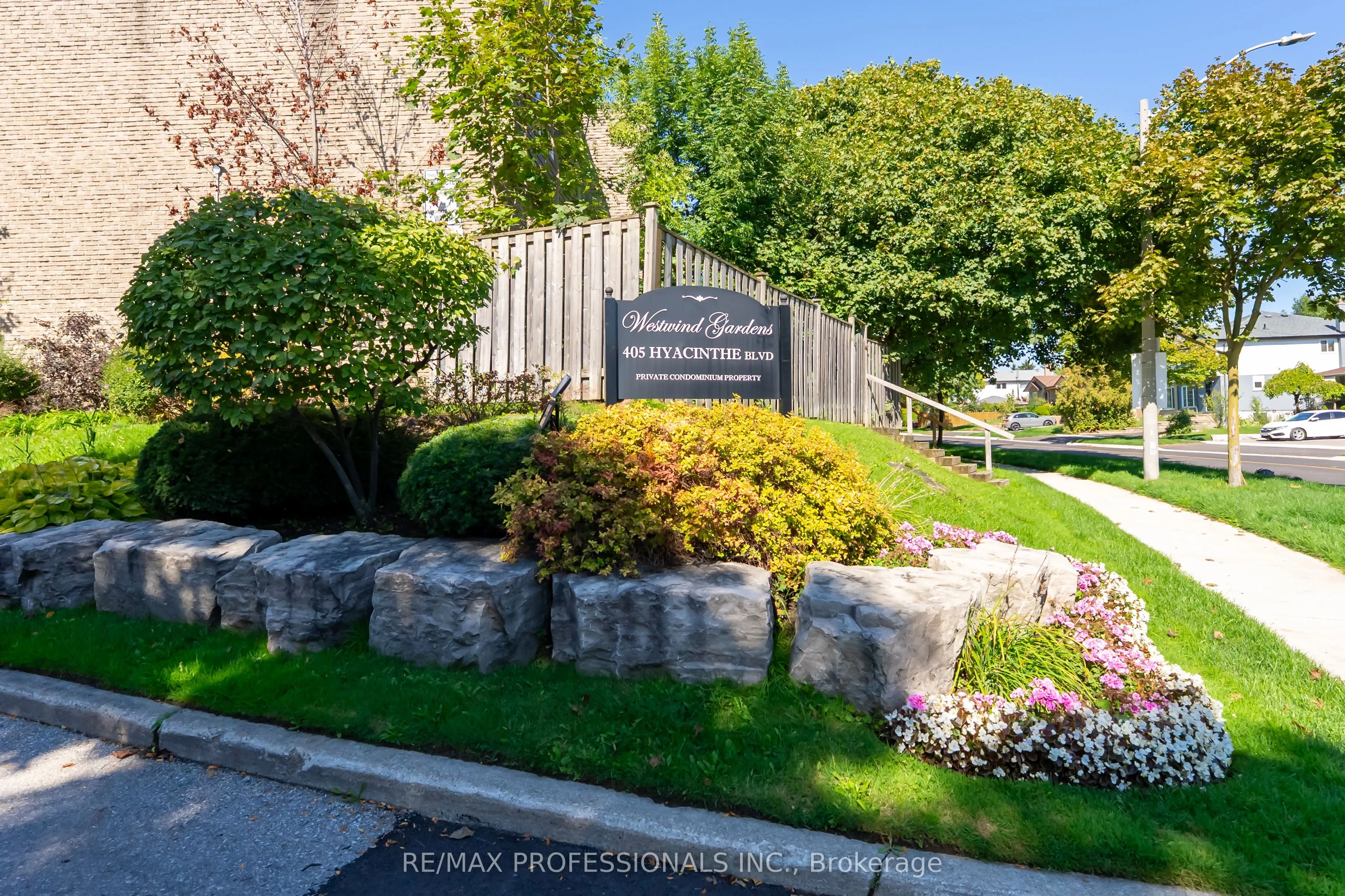 405 Hyacinthe Boulevard, #65