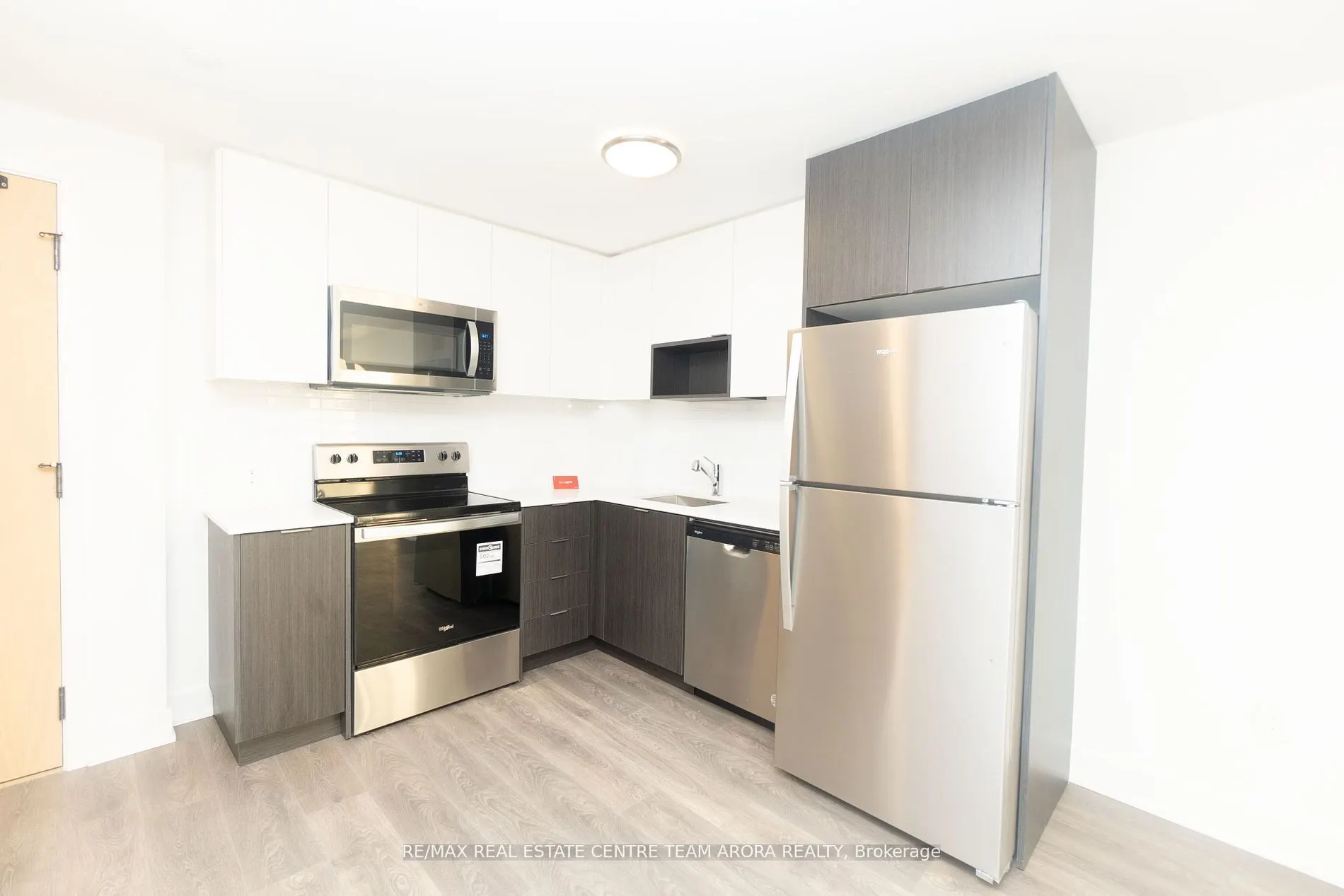202 Burnhamthorpe Road E, #803