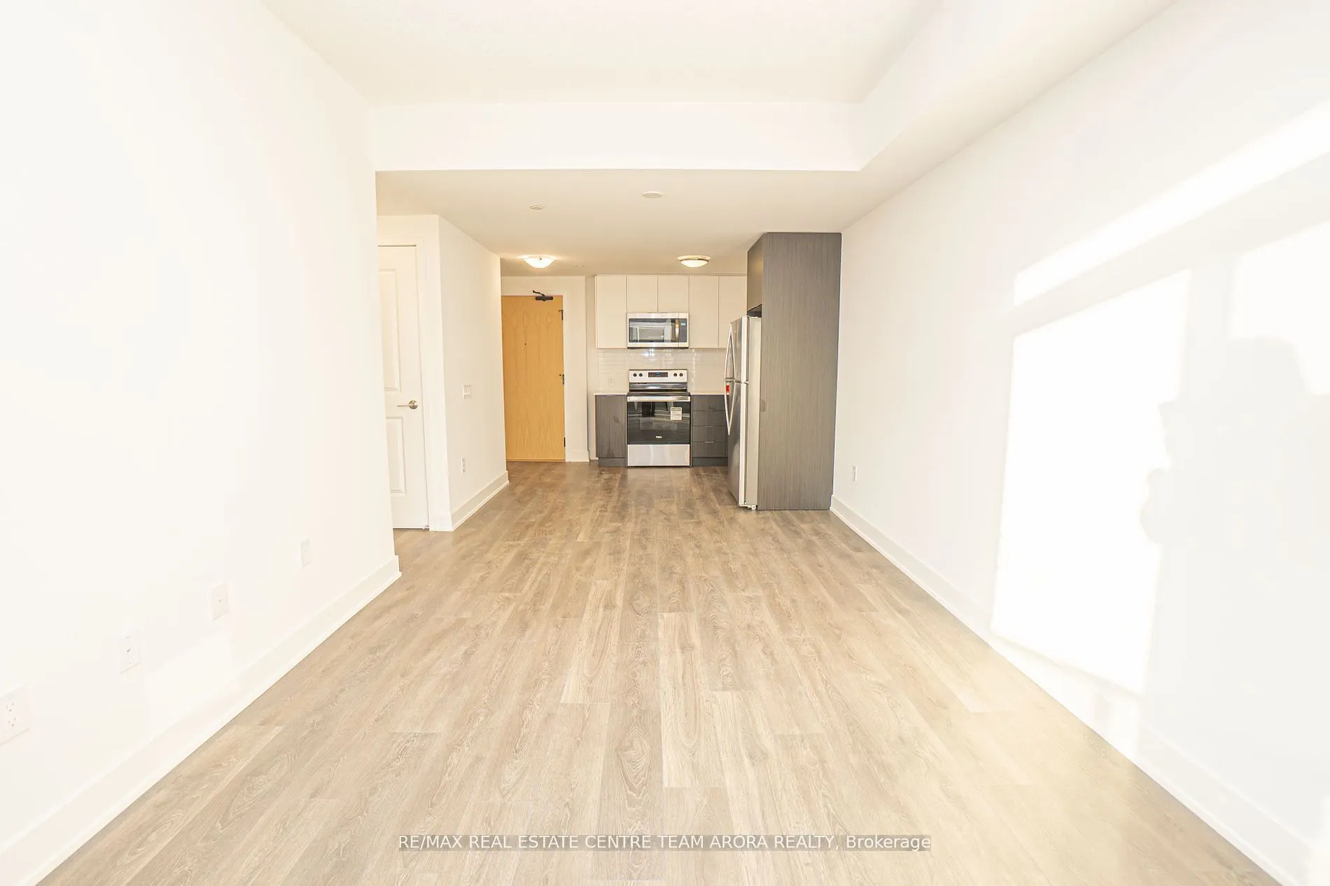 202 Burnhamthorpe Road E, #803