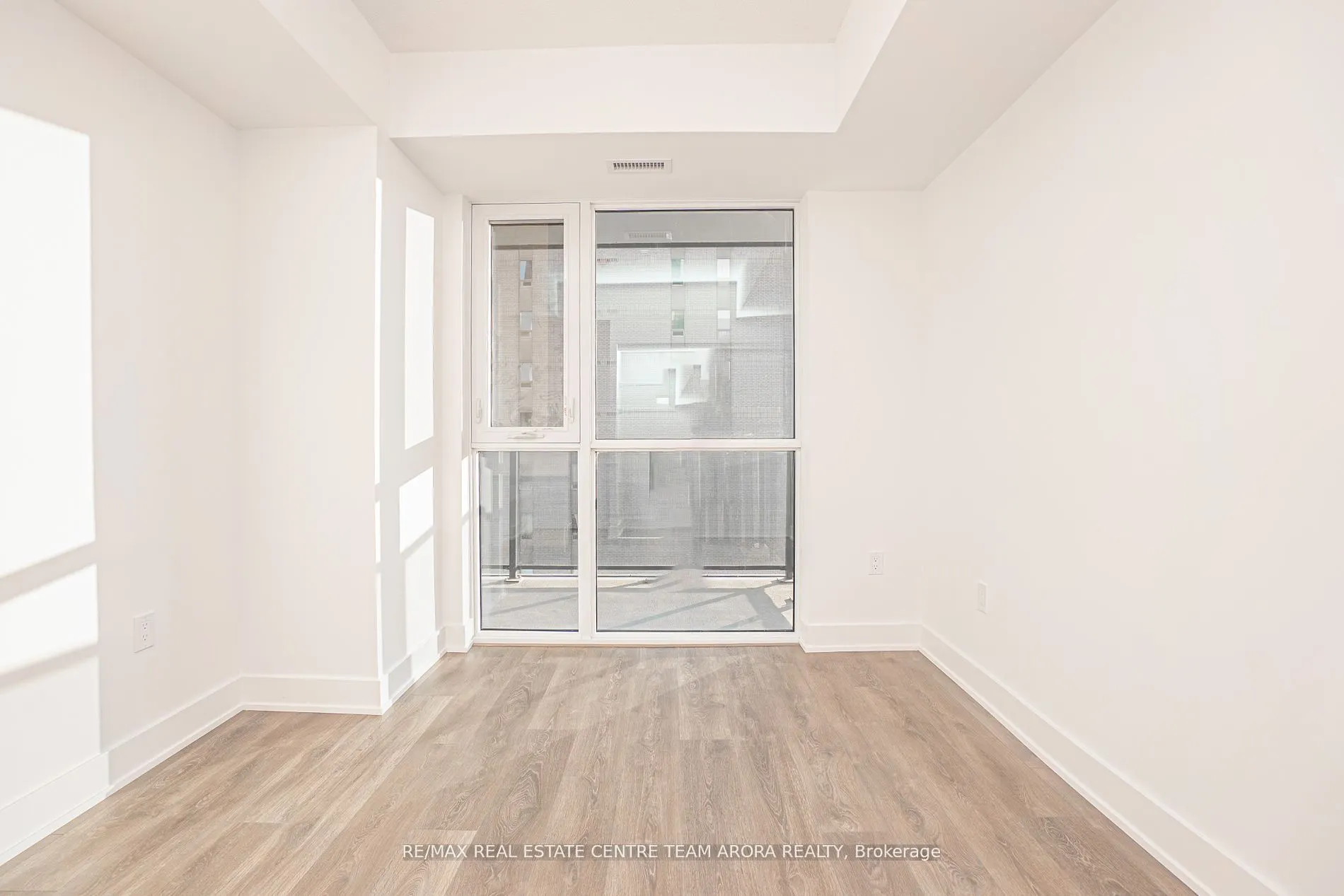 202 Burnhamthorpe Road E, #803
