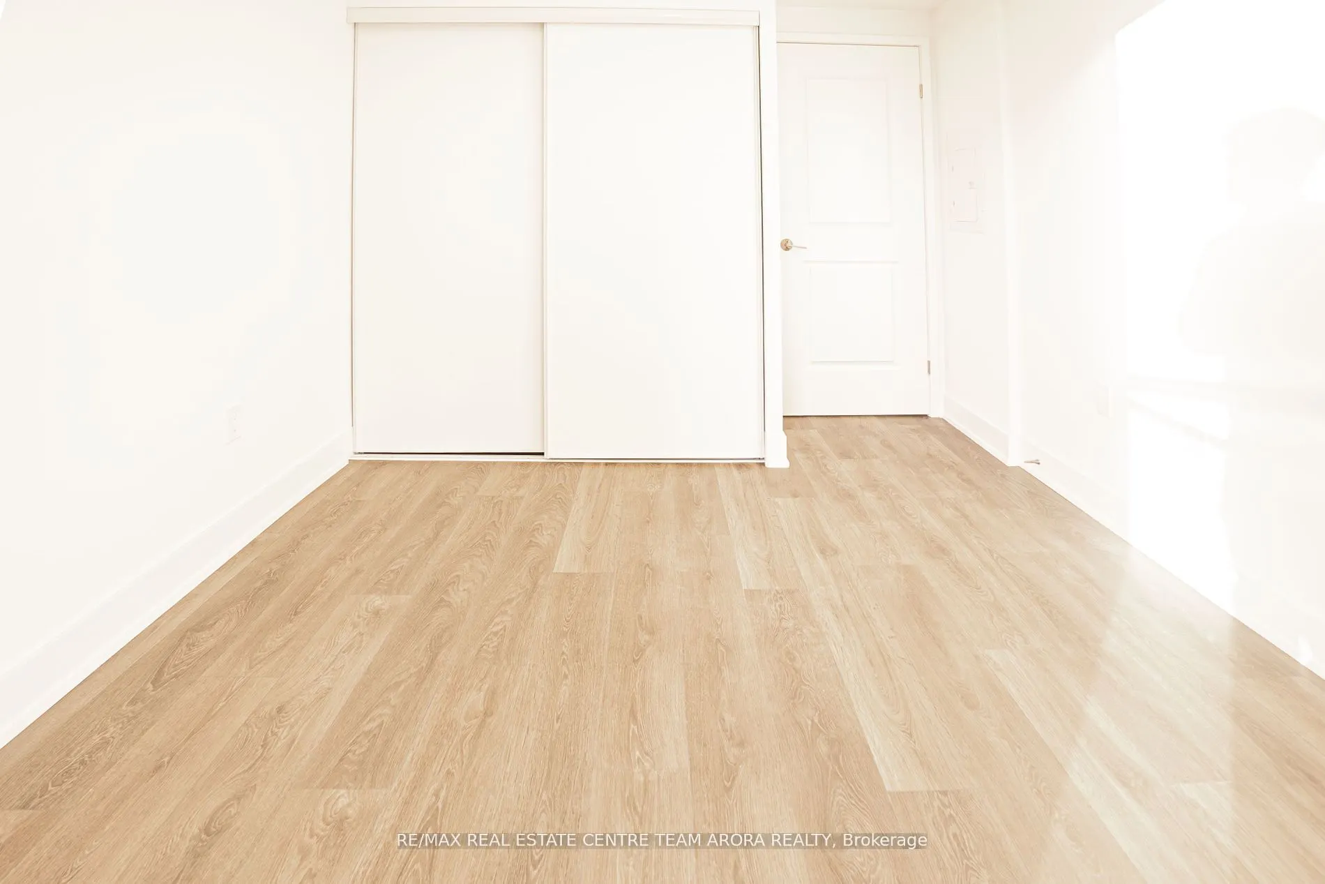 202 Burnhamthorpe Road E, #803