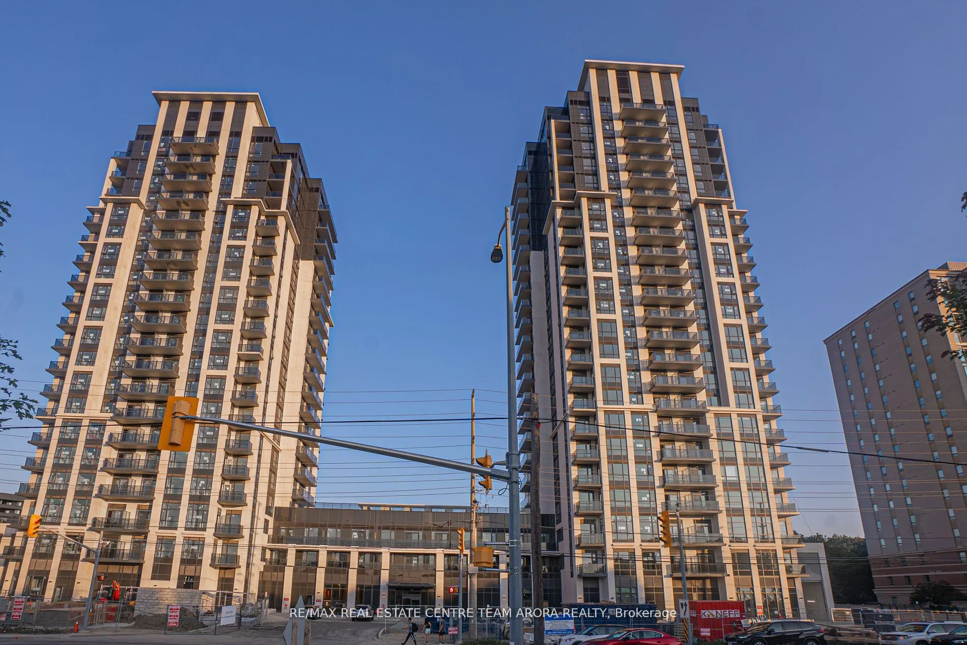 202 Burnhamthorpe Road E, #803