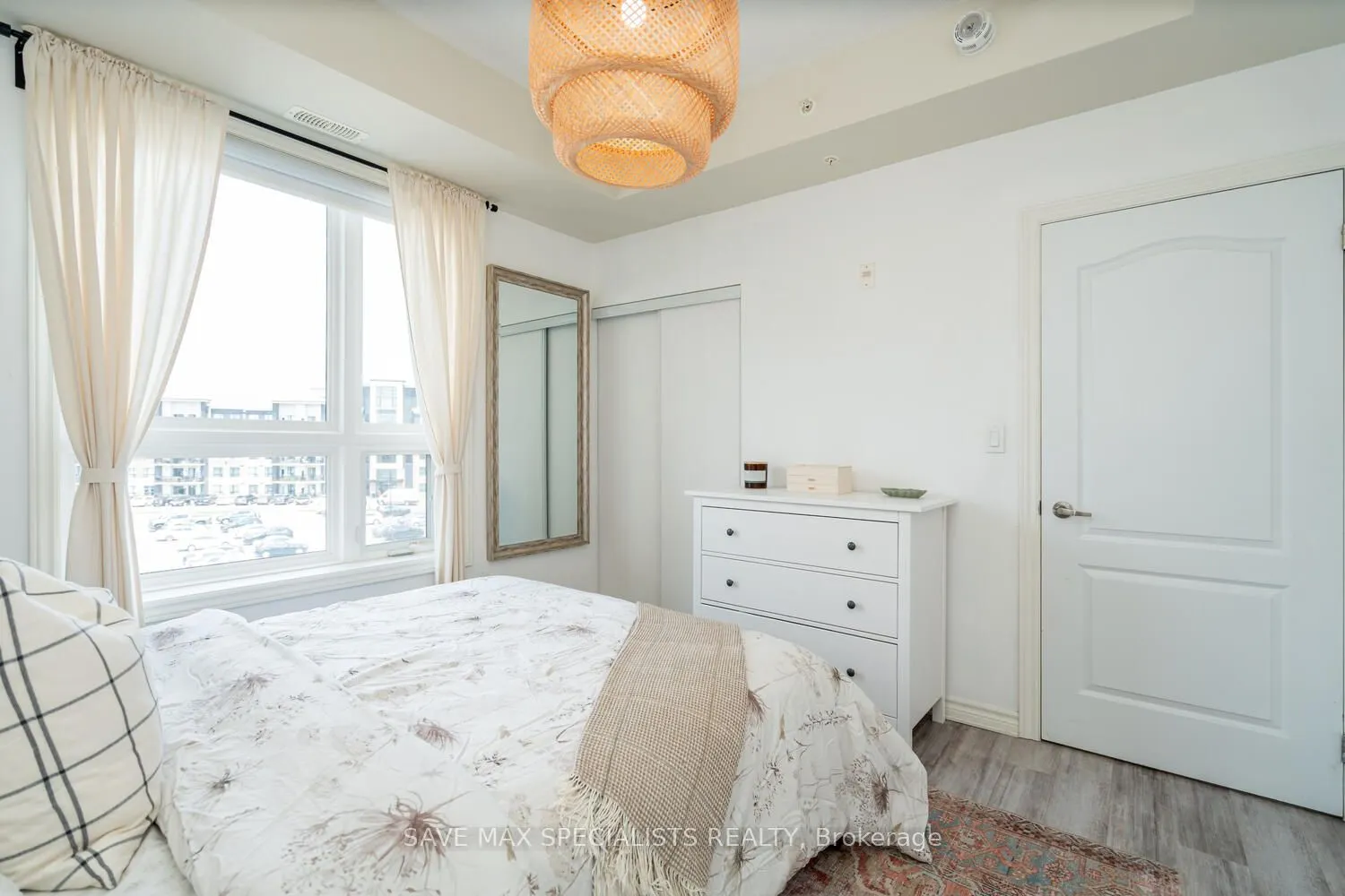 640 Sauve Street, #422