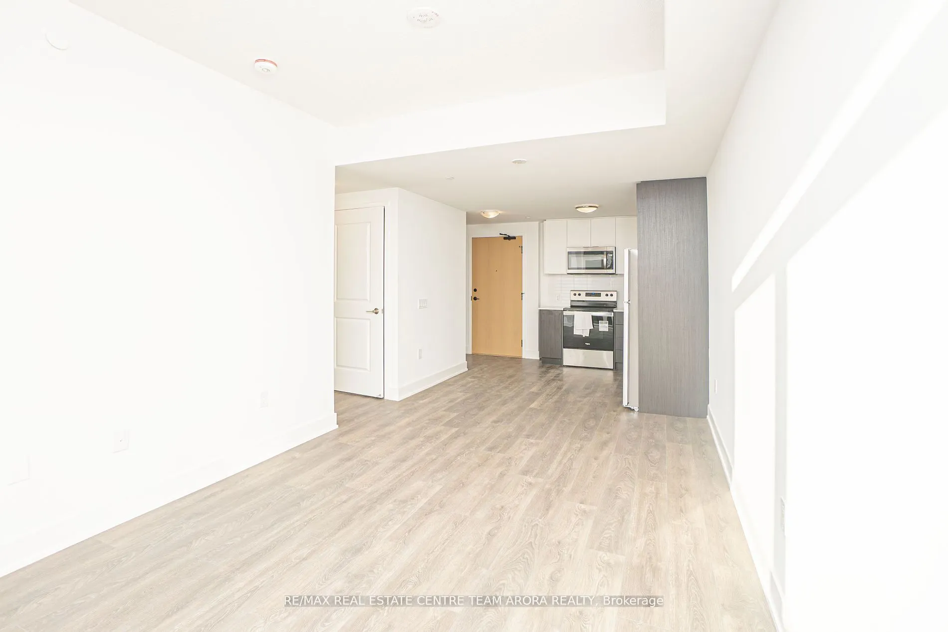 202 Burnhamthorpe Road E, #903