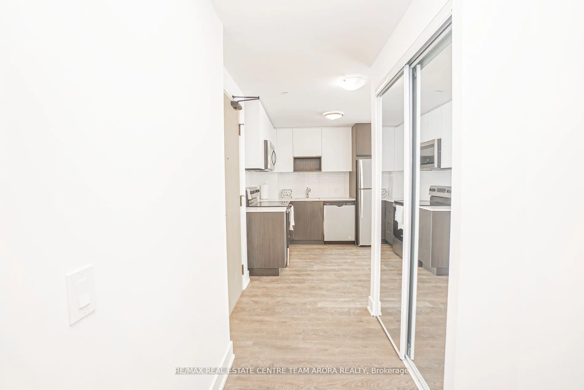 202 Burnhamthorpe Road E, #903