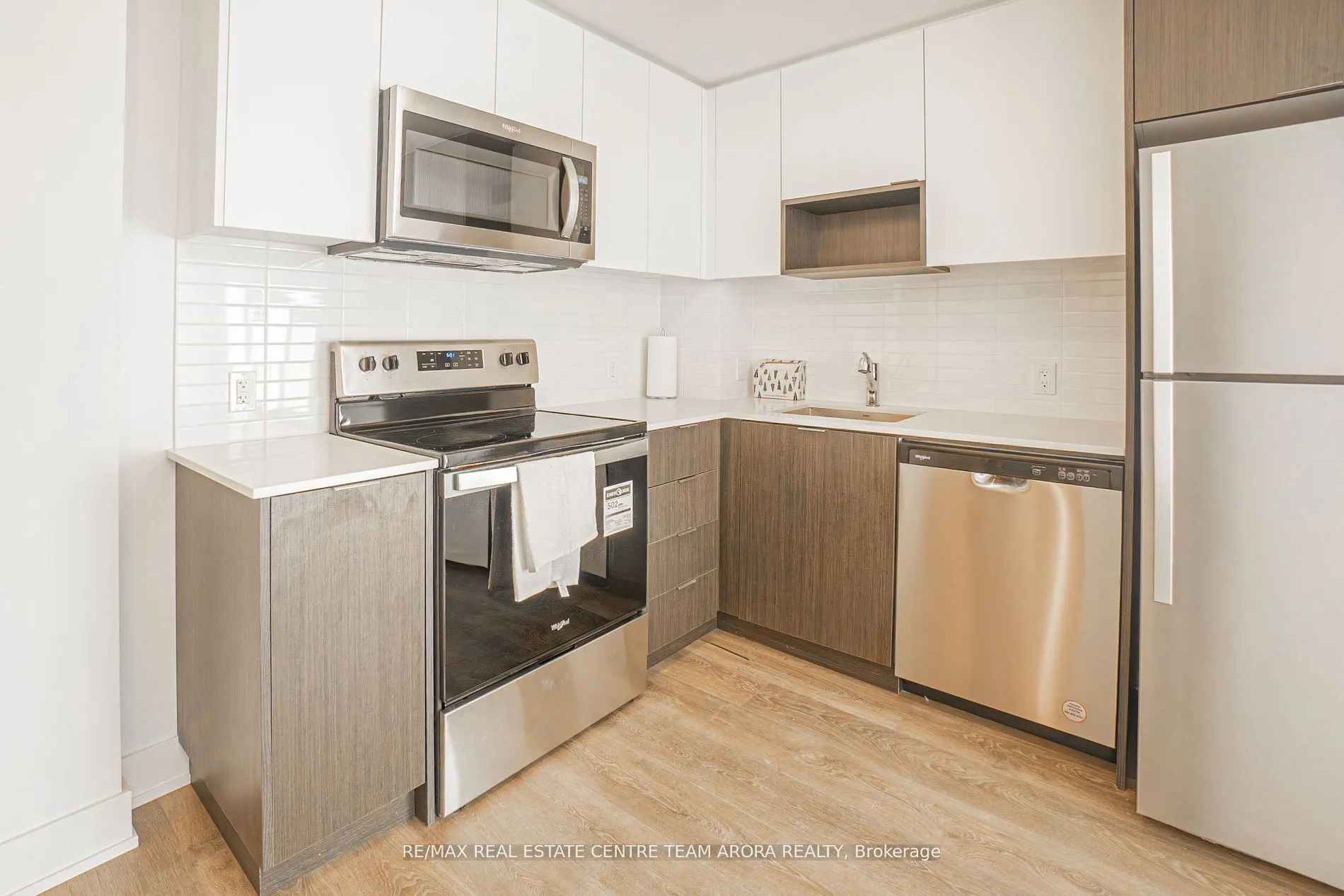 202 Burnhamthorpe Road E, #903