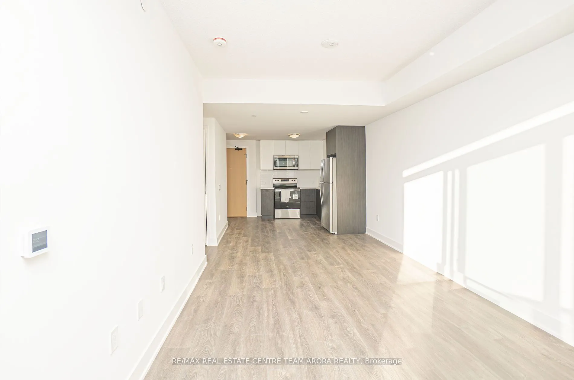 202 Burnhamthorpe Road E, #903