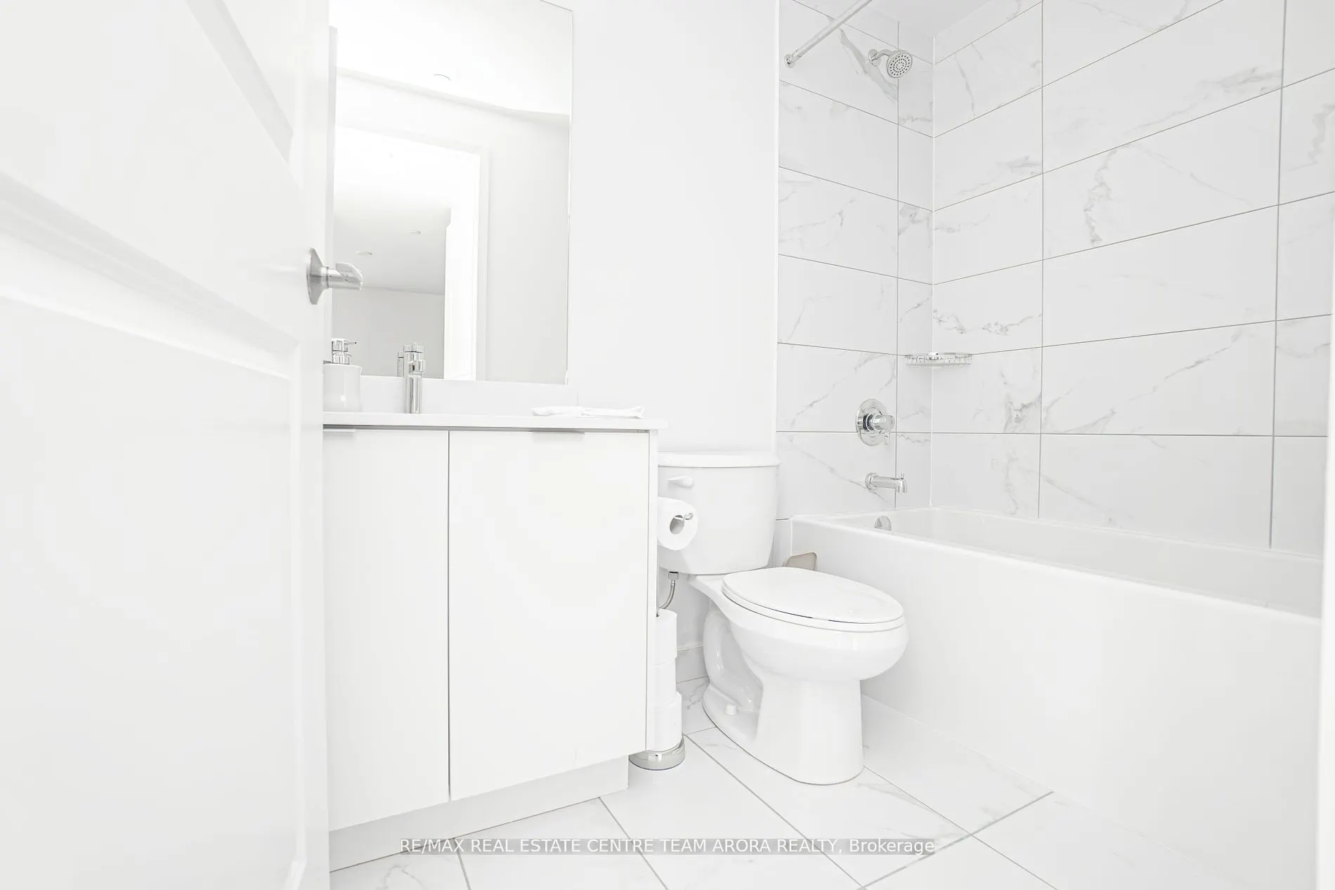 202 Burnhamthorpe Road E, #903