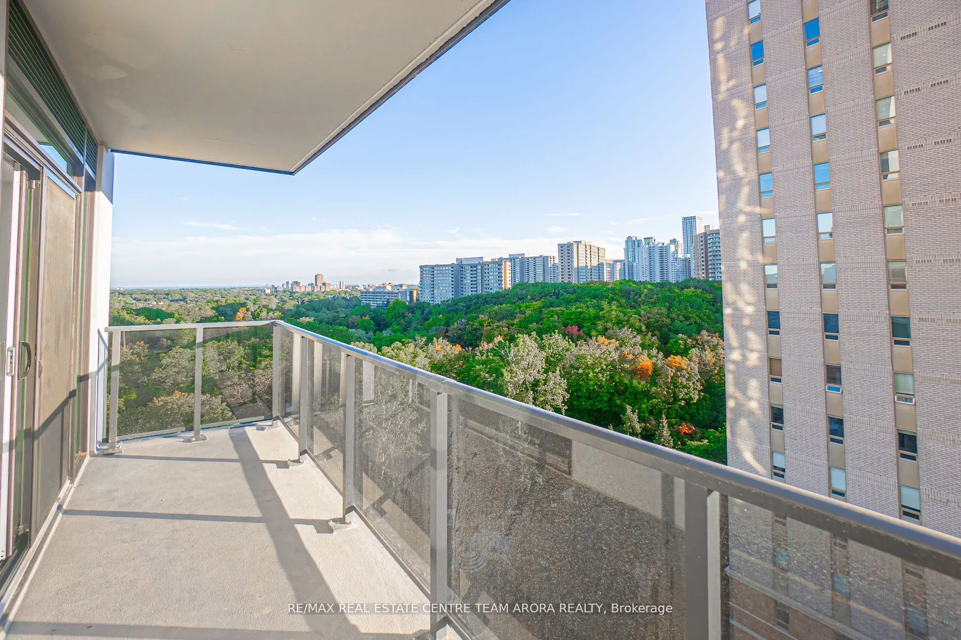 202 Burnhamthorpe Road E, #903