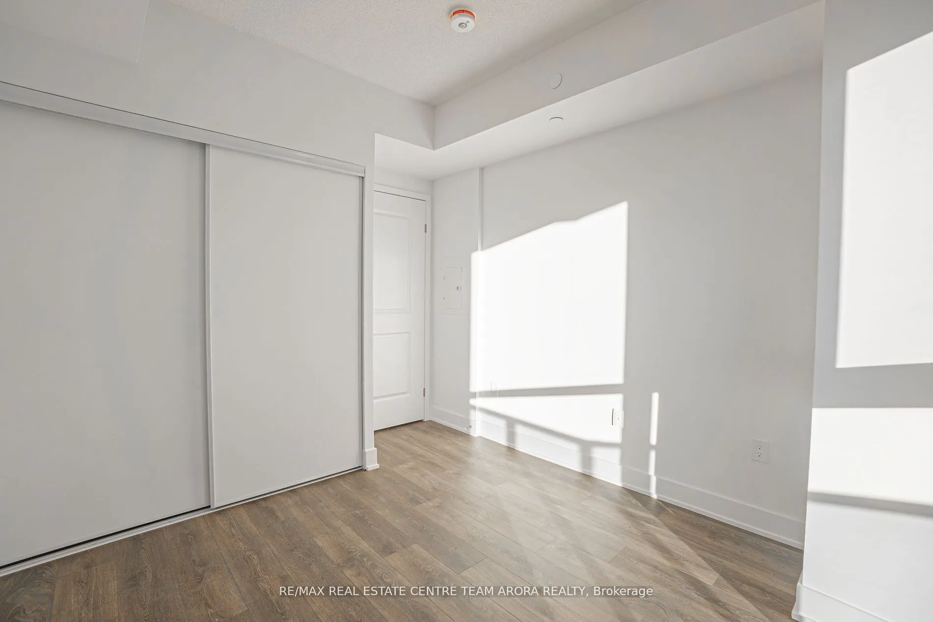 202 Burnhamthorpe Road E, #903