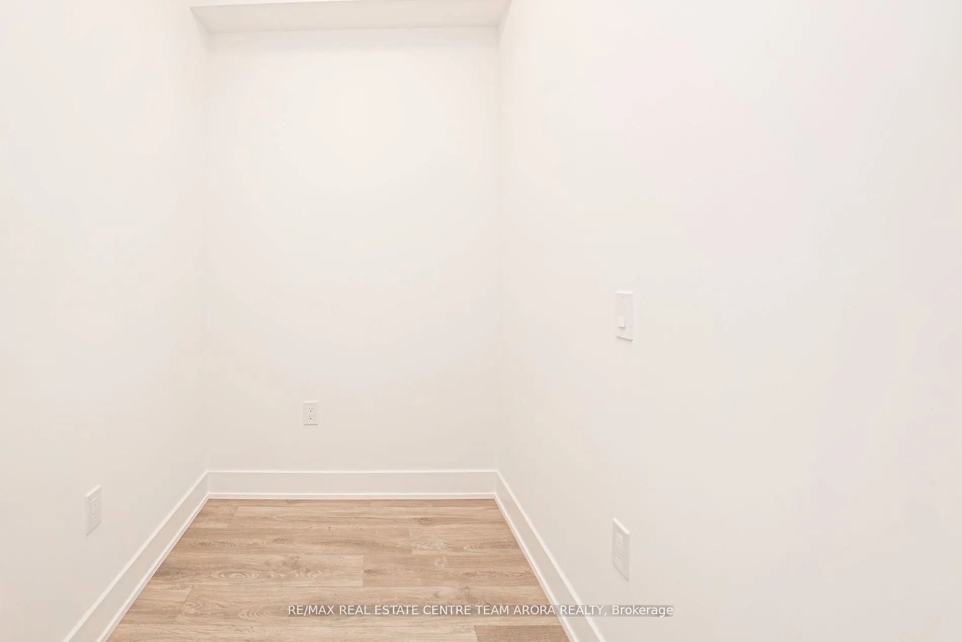 202 Burnhamthorpe Road E, #903