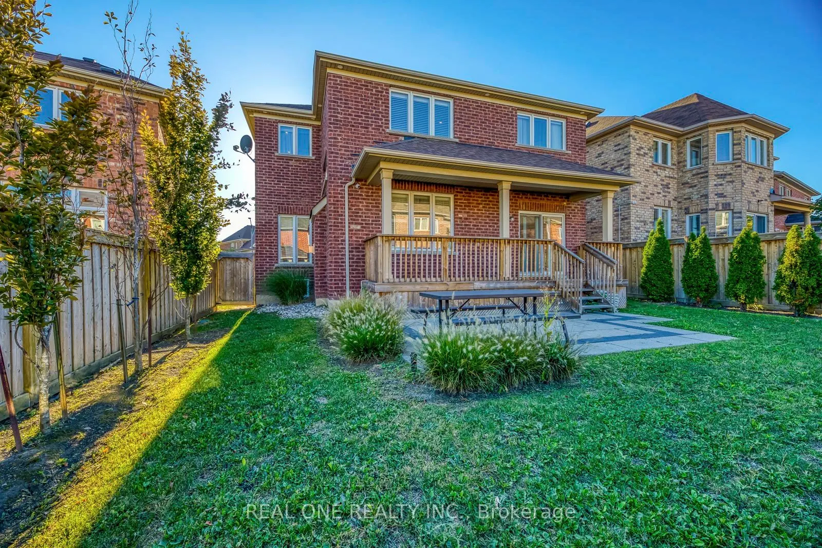 5523 Freshwater Drive