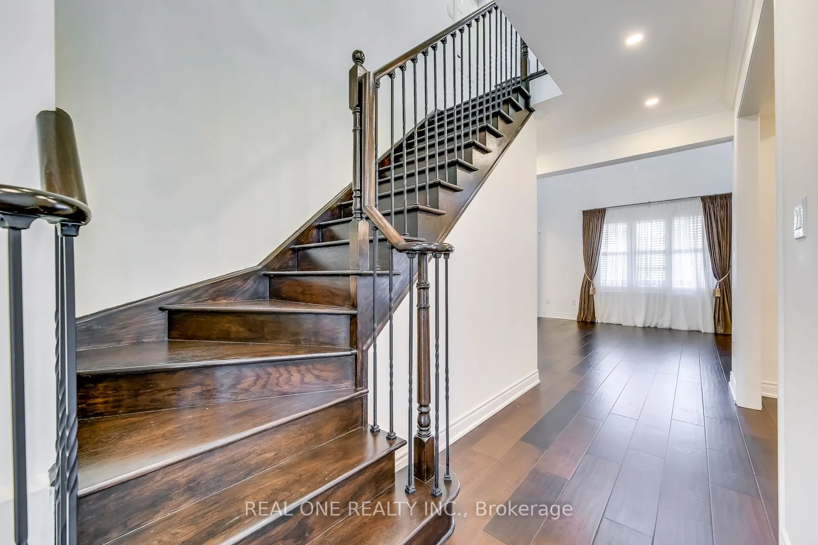 5523 Freshwater Drive