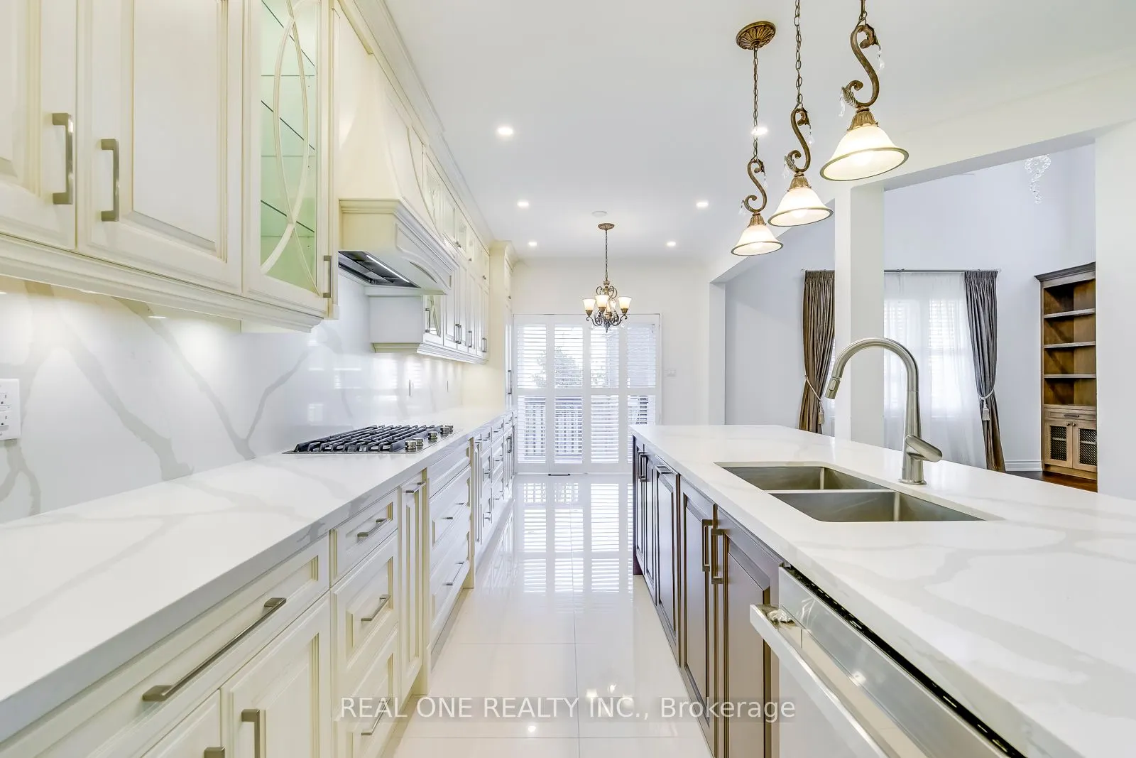 5523 Freshwater Drive
