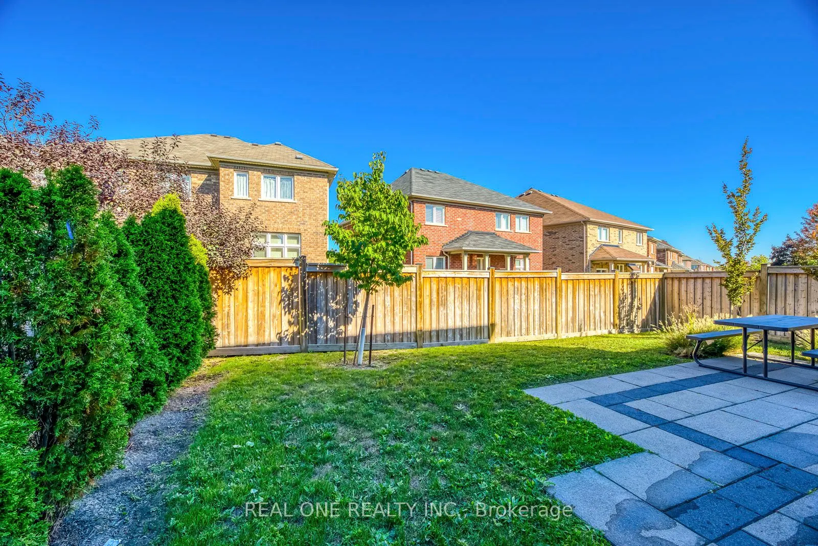 5523 Freshwater Drive
