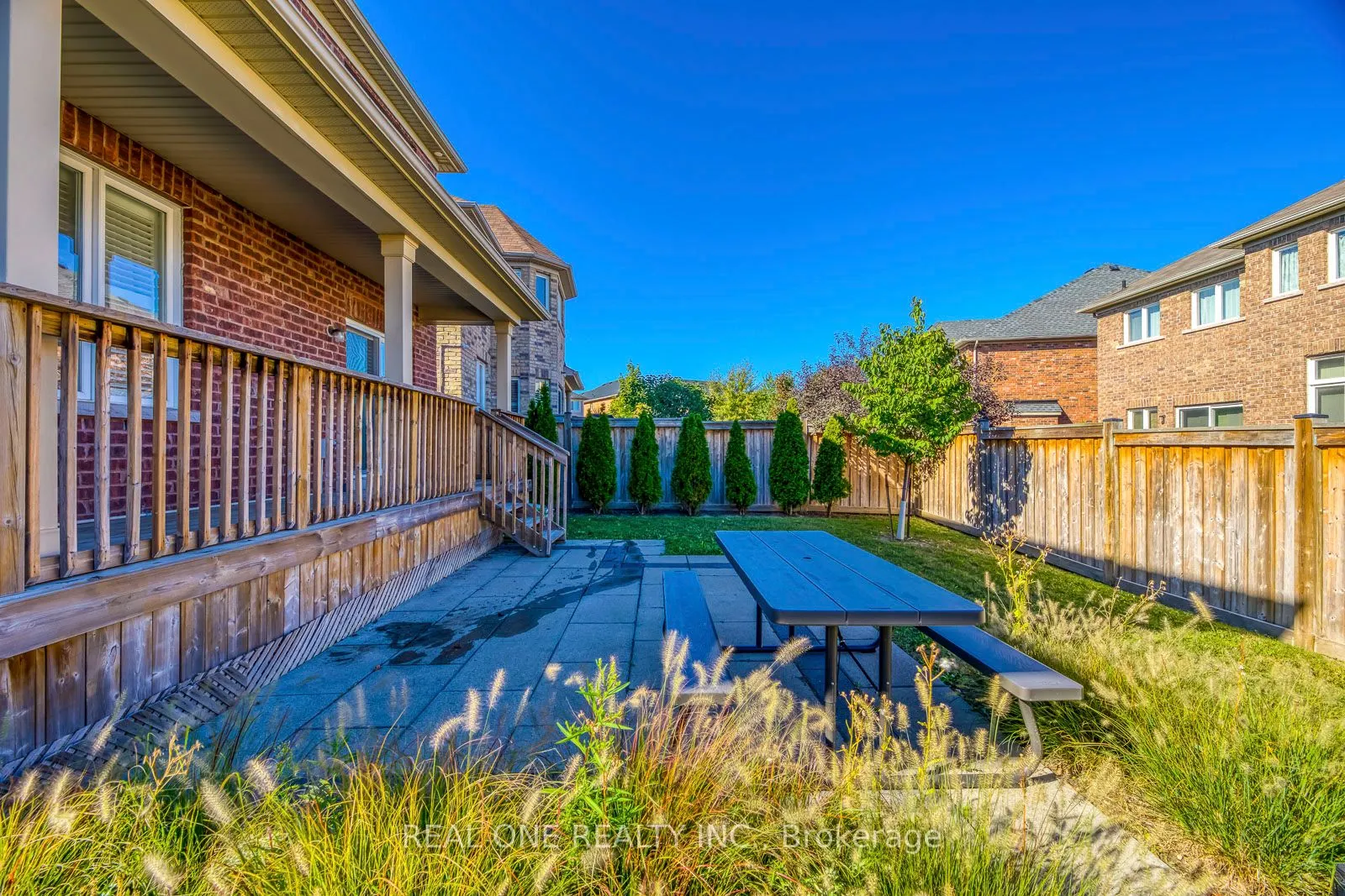 5523 Freshwater Drive