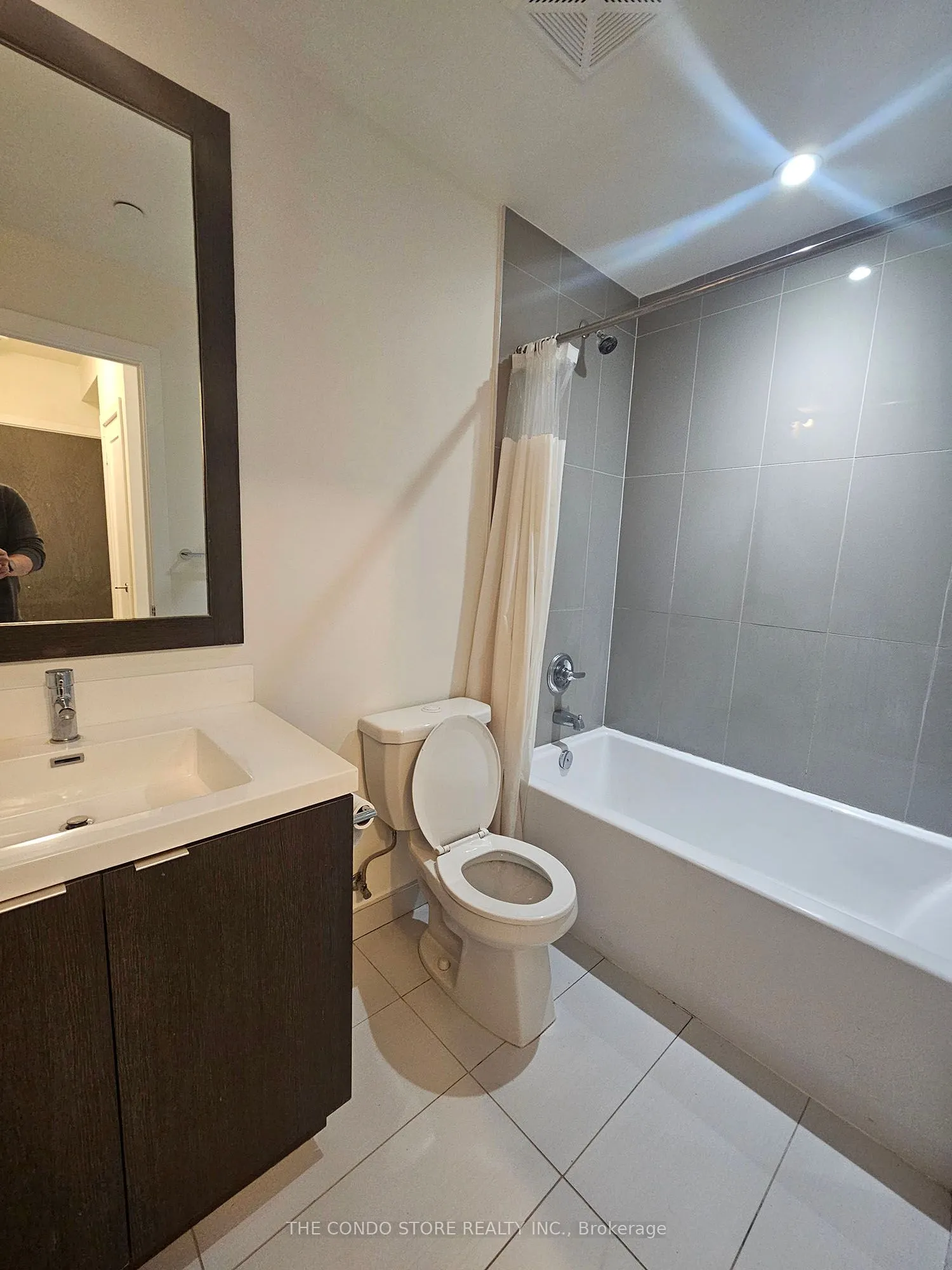 7 Mabelle Avenue, #2106