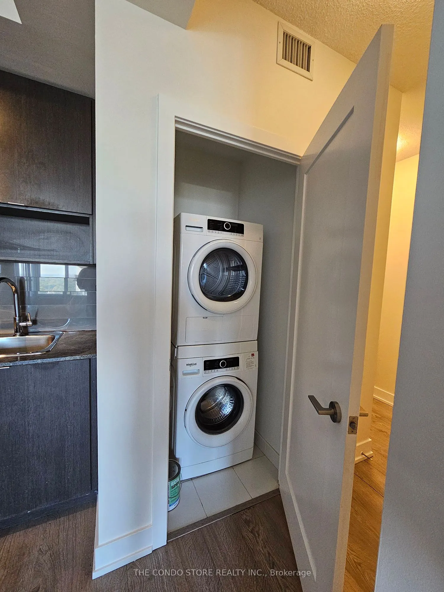 7 Mabelle Avenue, #2106