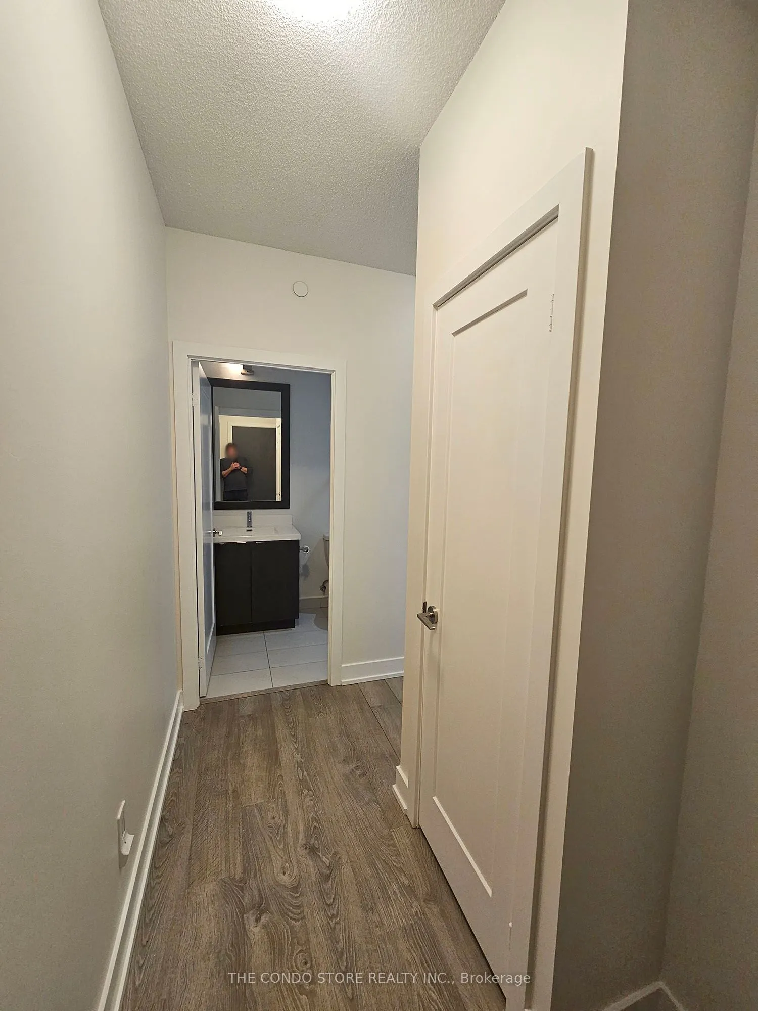 7 Mabelle Avenue, #2106