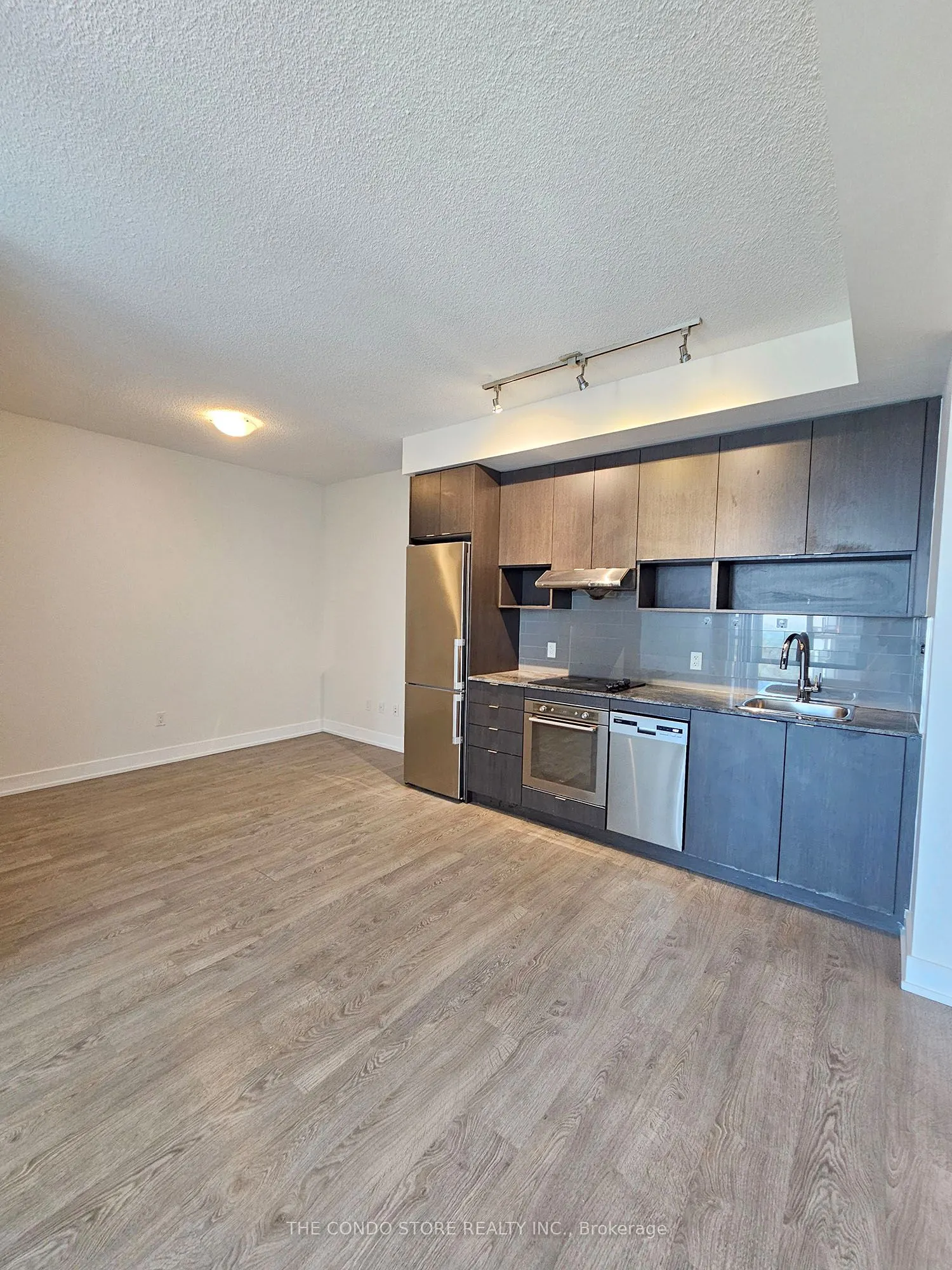 7 Mabelle Avenue, #2106