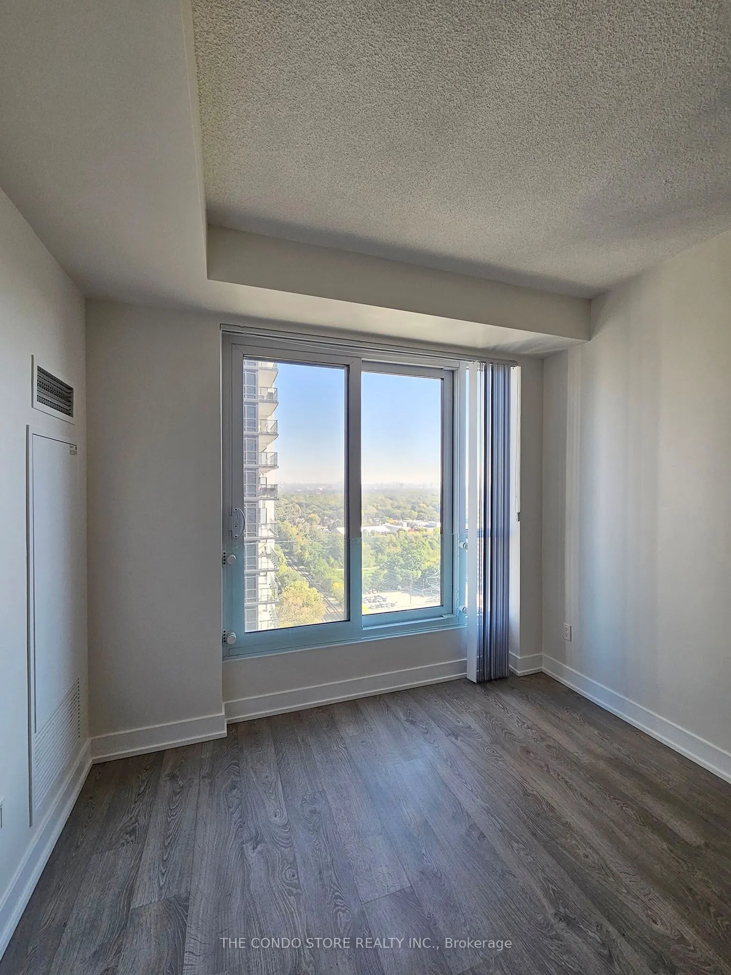 7 Mabelle Avenue, #2106