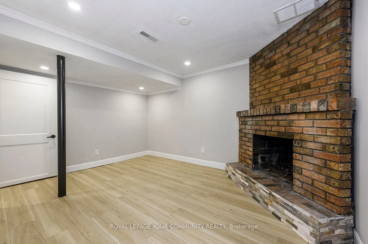 2120 Rathburn Road E, #102